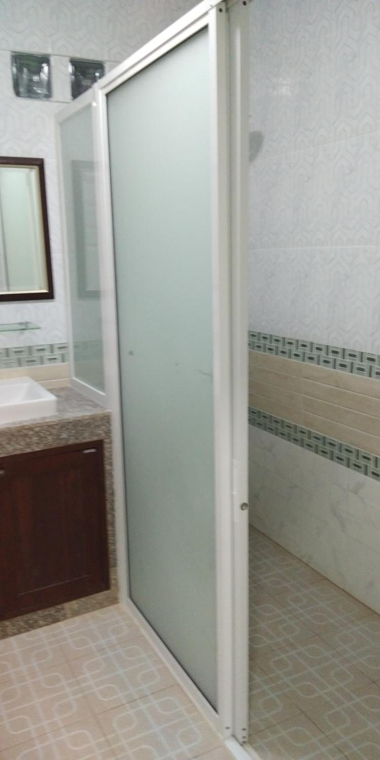 Family Room with Private Bathroom - Photo 4