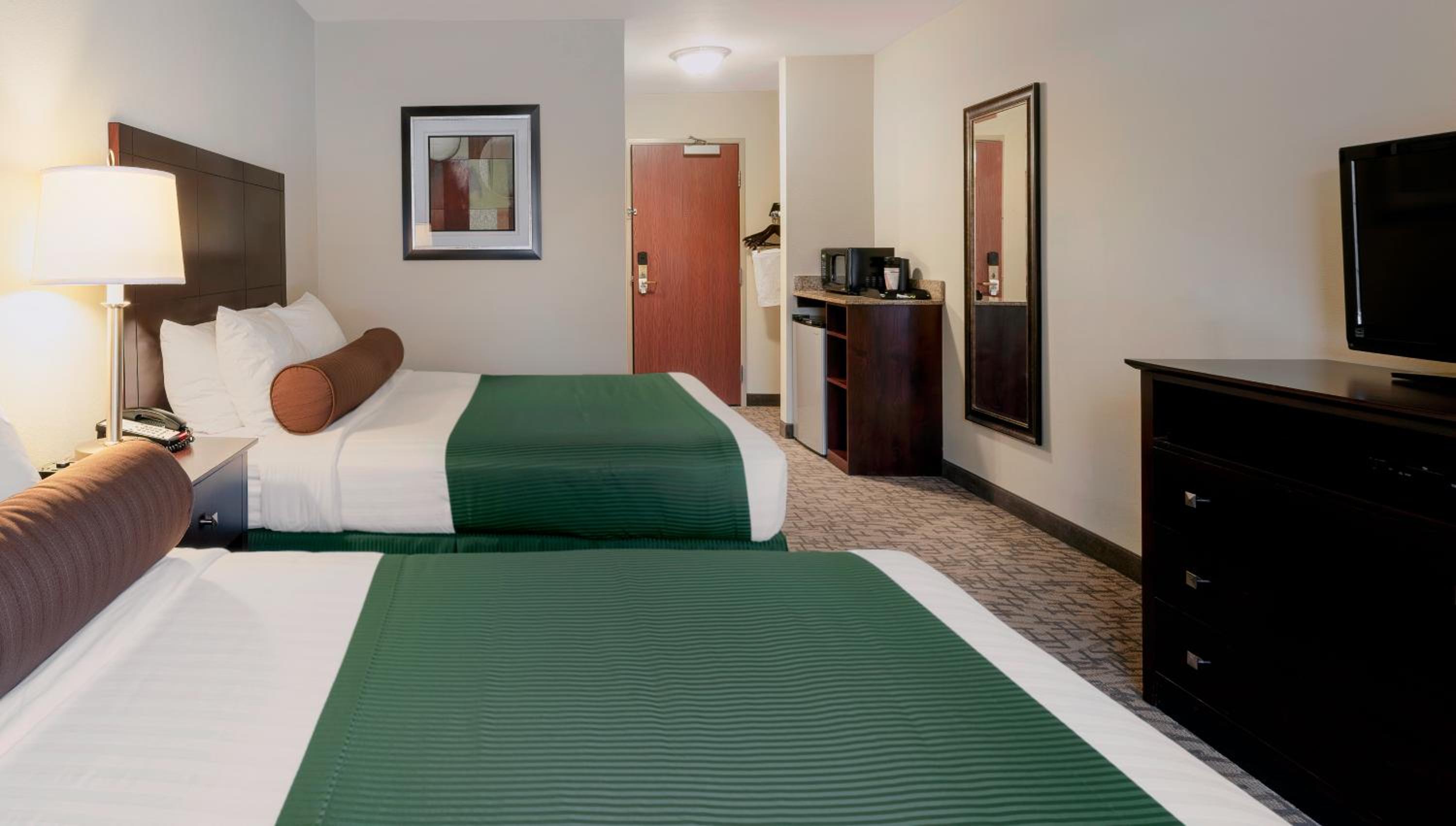Queen Room with Two Queen Beds - Photo 7