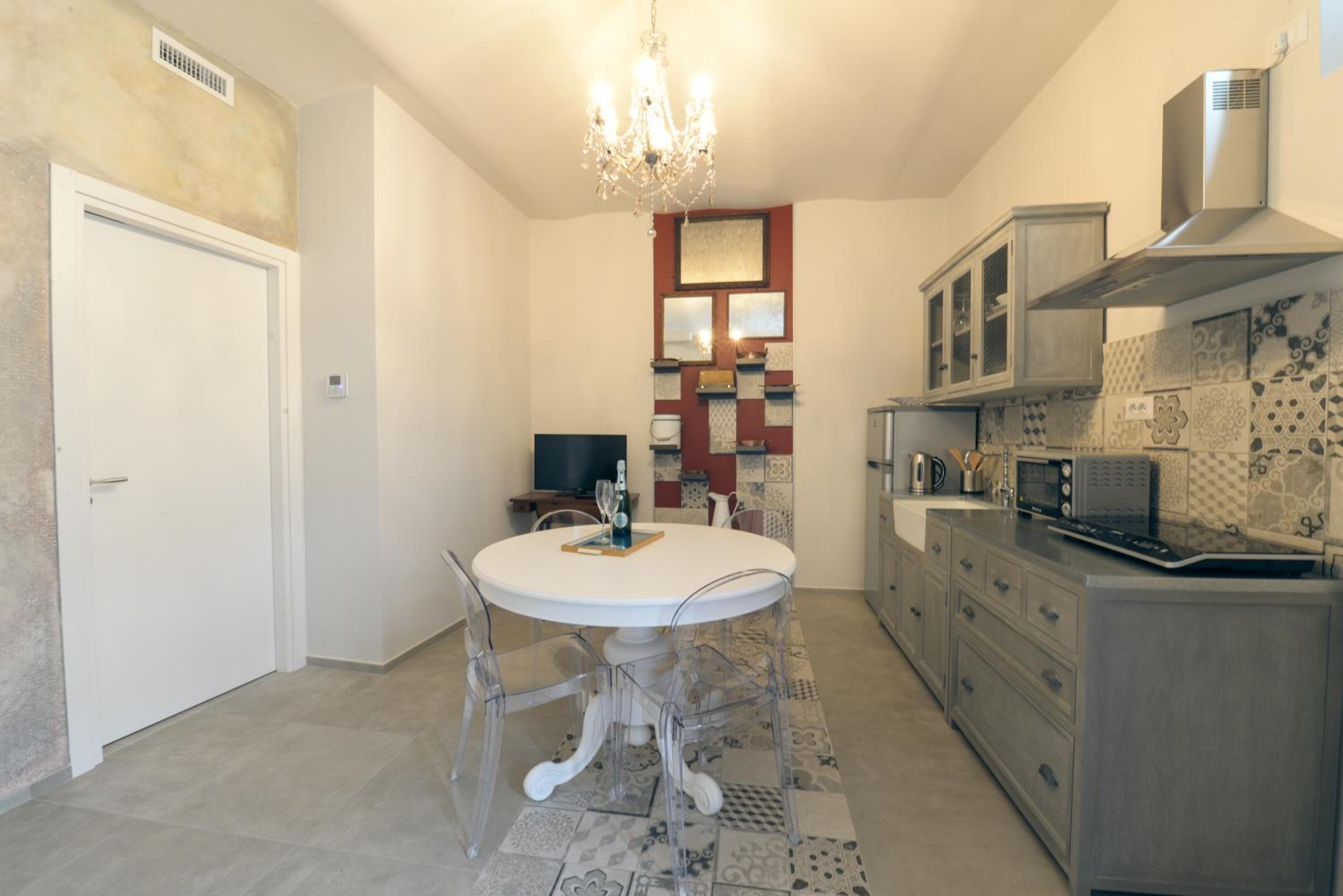 One-Bedroom House - Photo 8