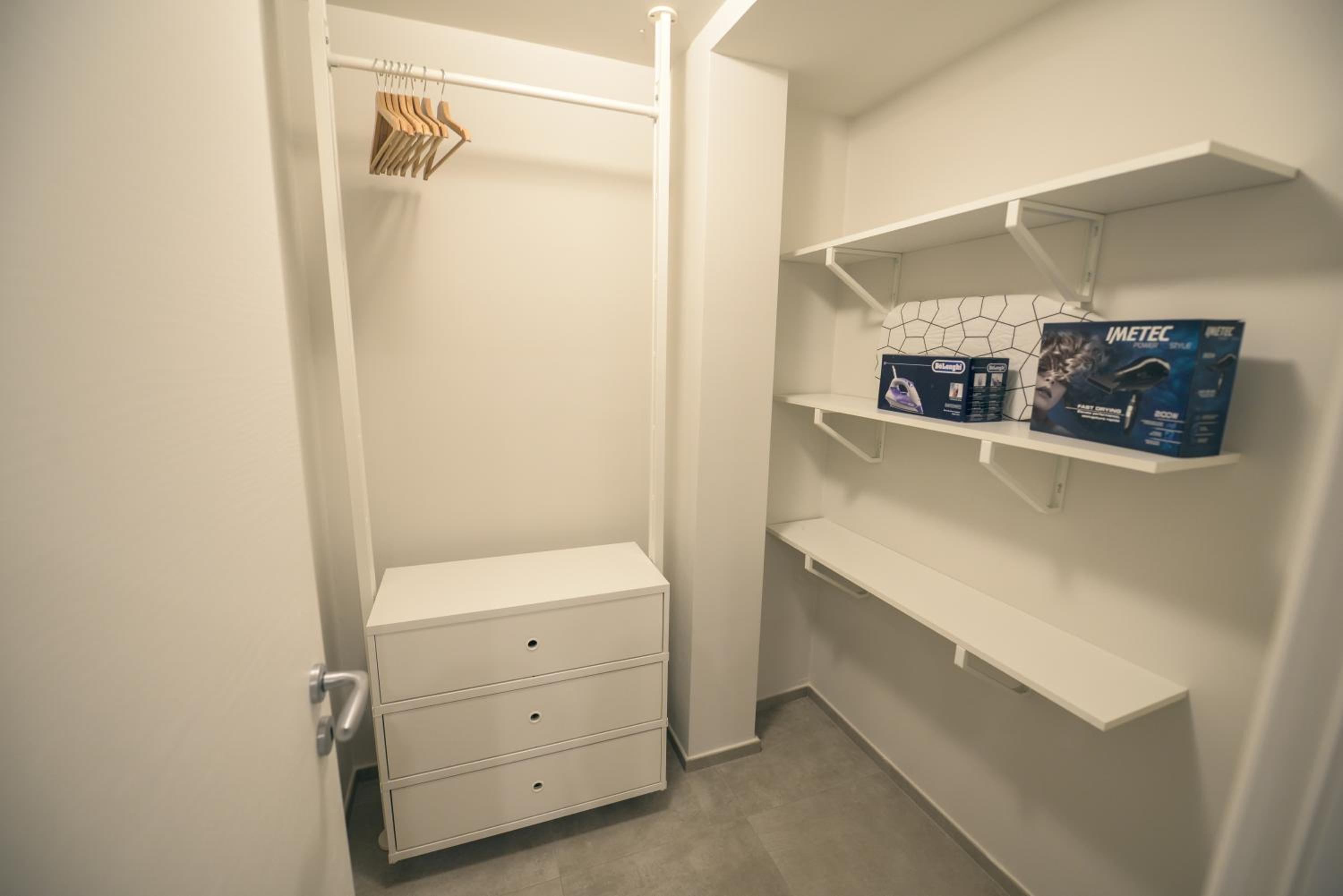 One-Bedroom House - Photo 7