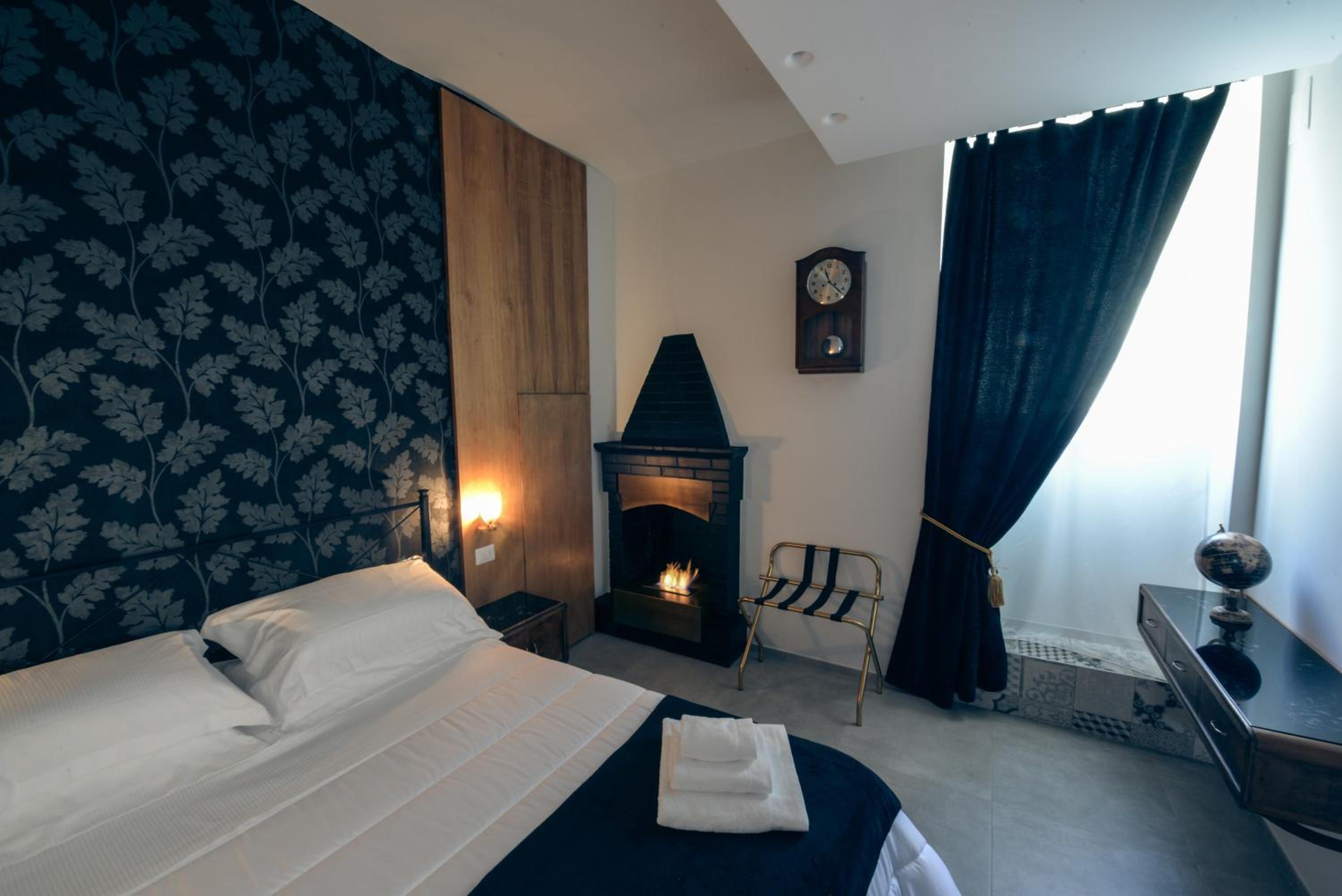 One-Bedroom House - Photo 29