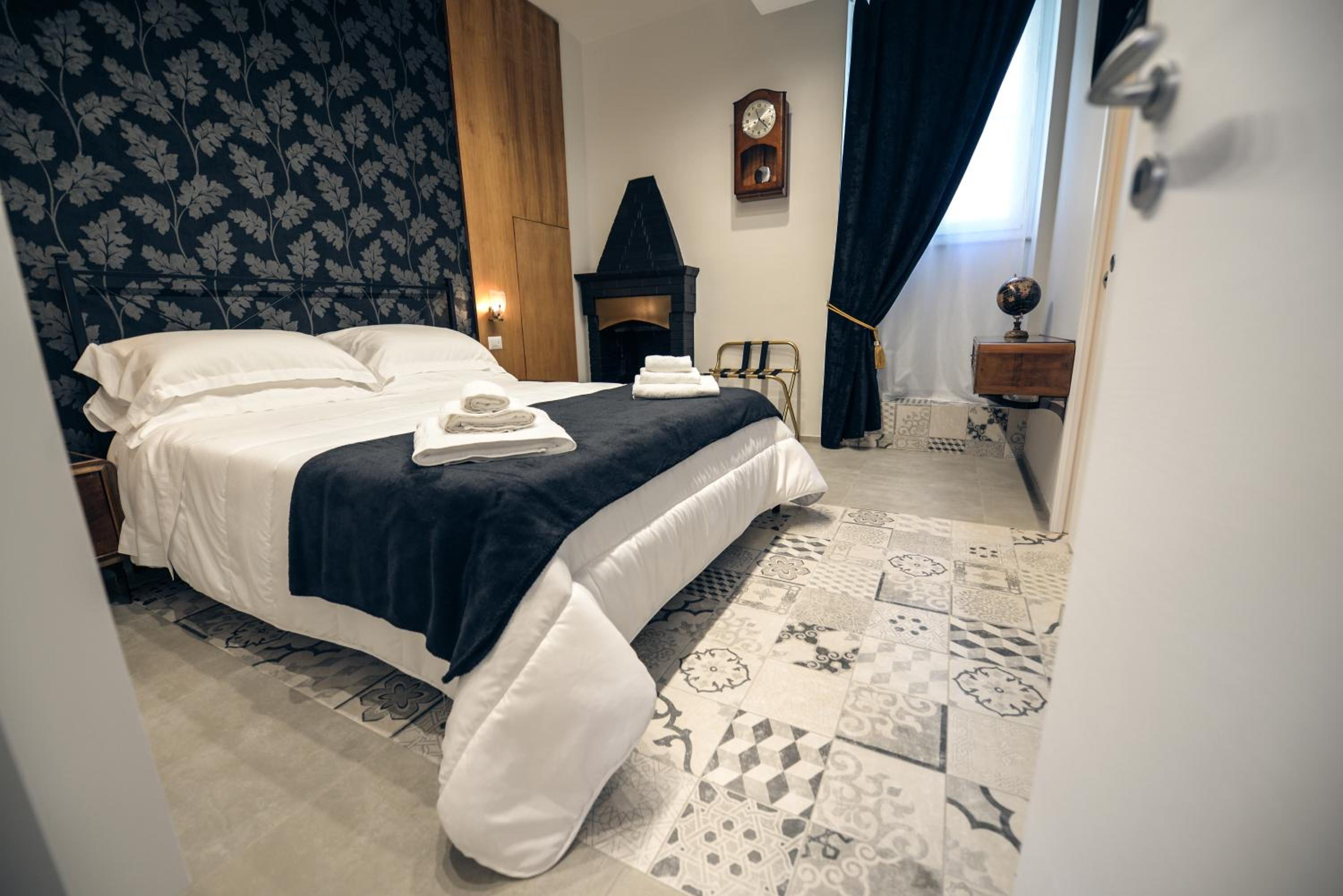 One-Bedroom House - Photo 39