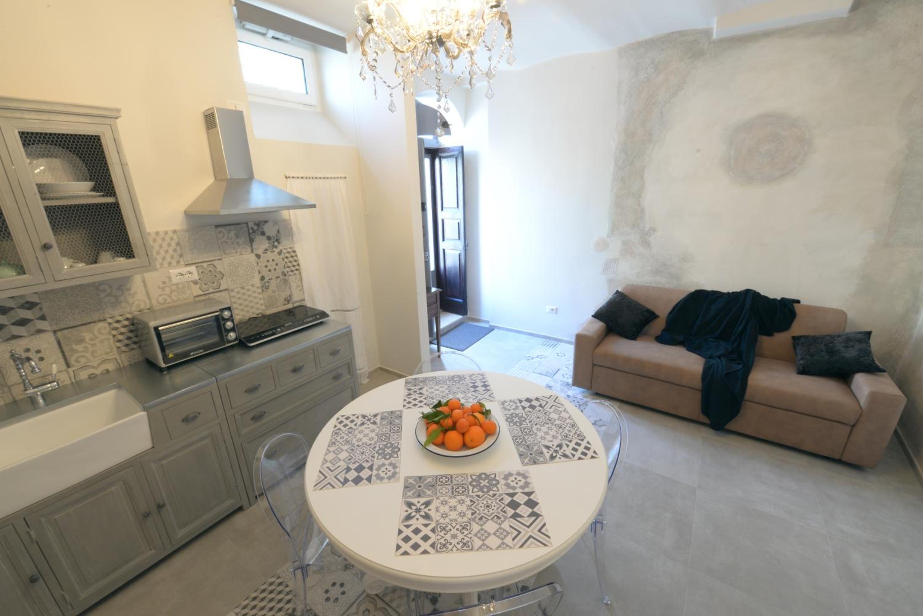 One-Bedroom House - Photo 4