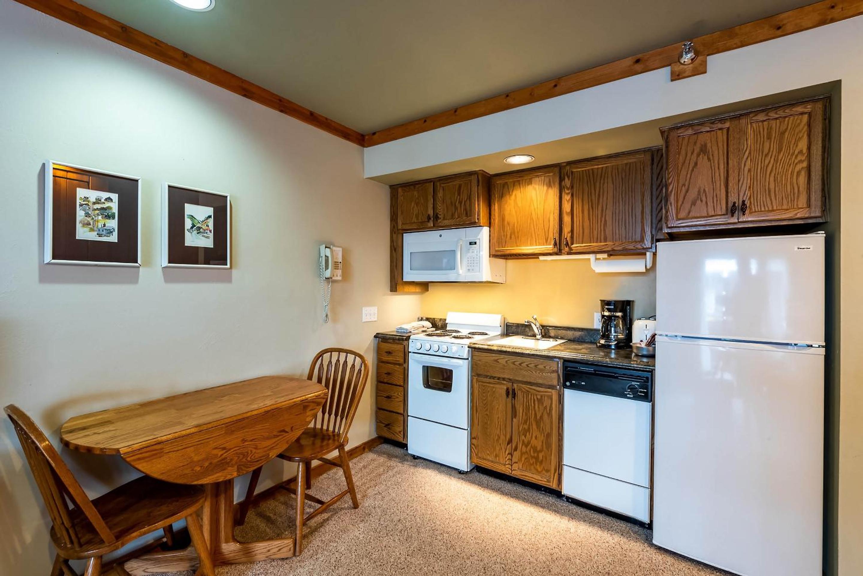 Studio Suite - Photo 10