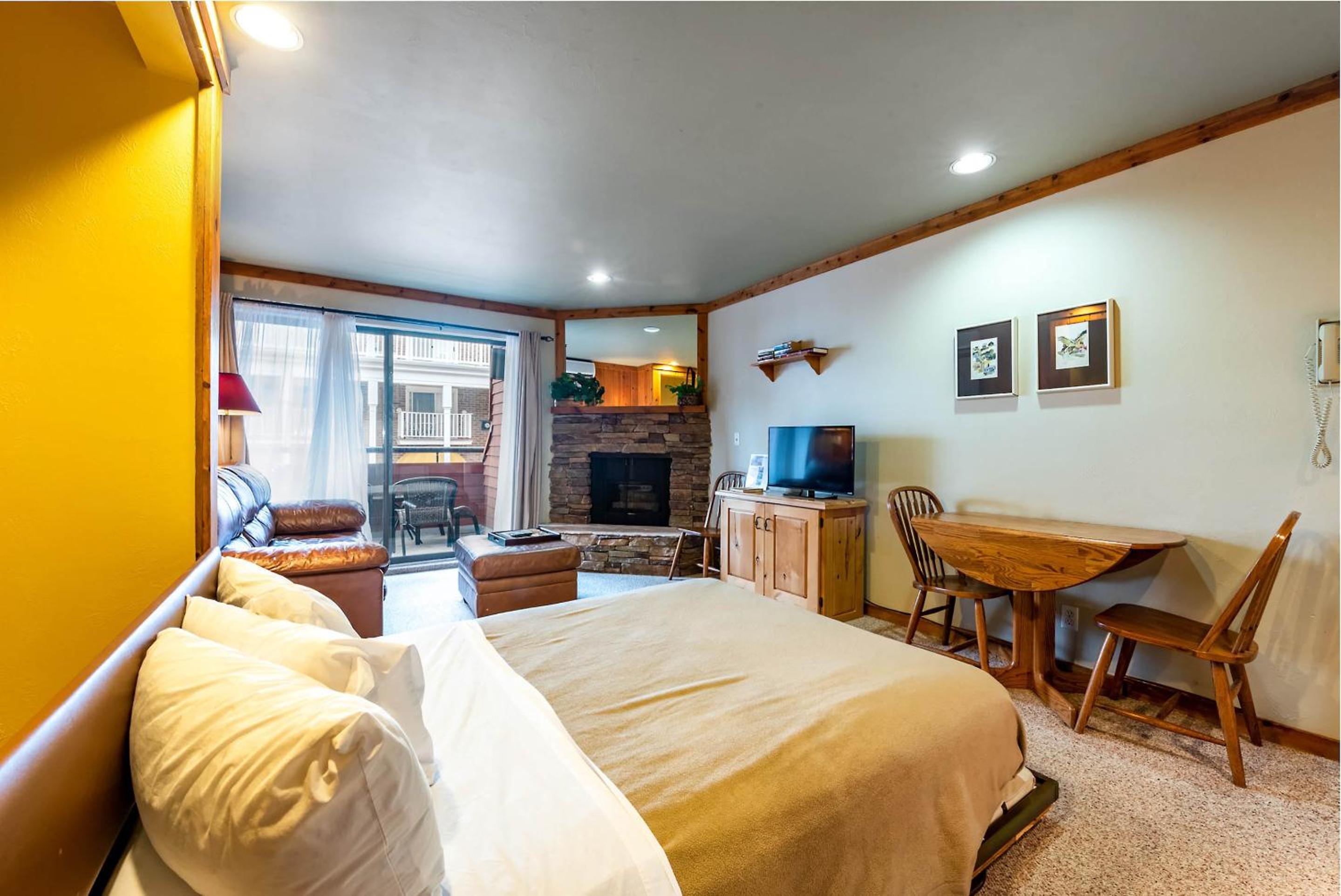 Studio Suite - Photo 8