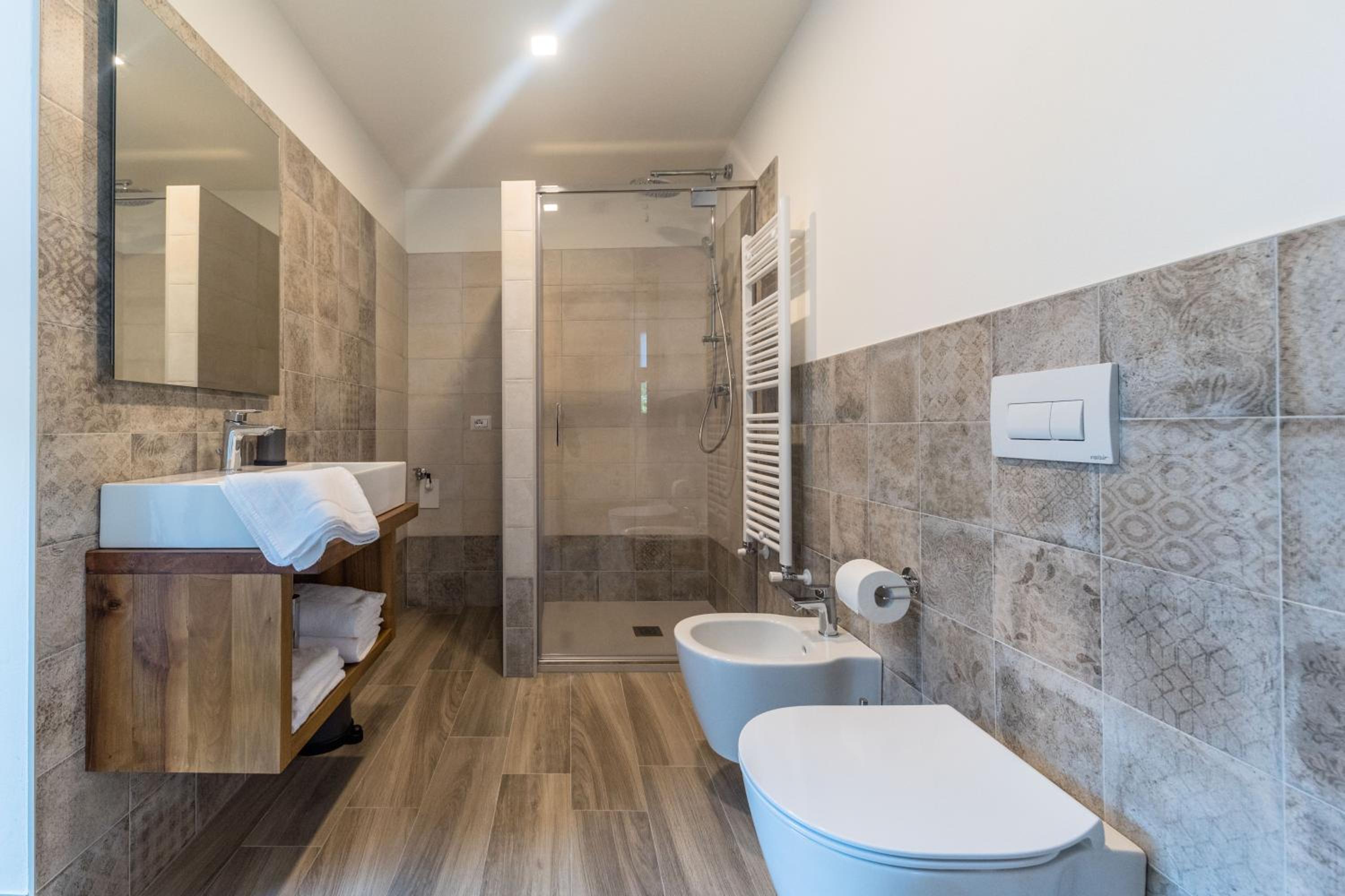 Junior Suite with Balcony - Photo 7