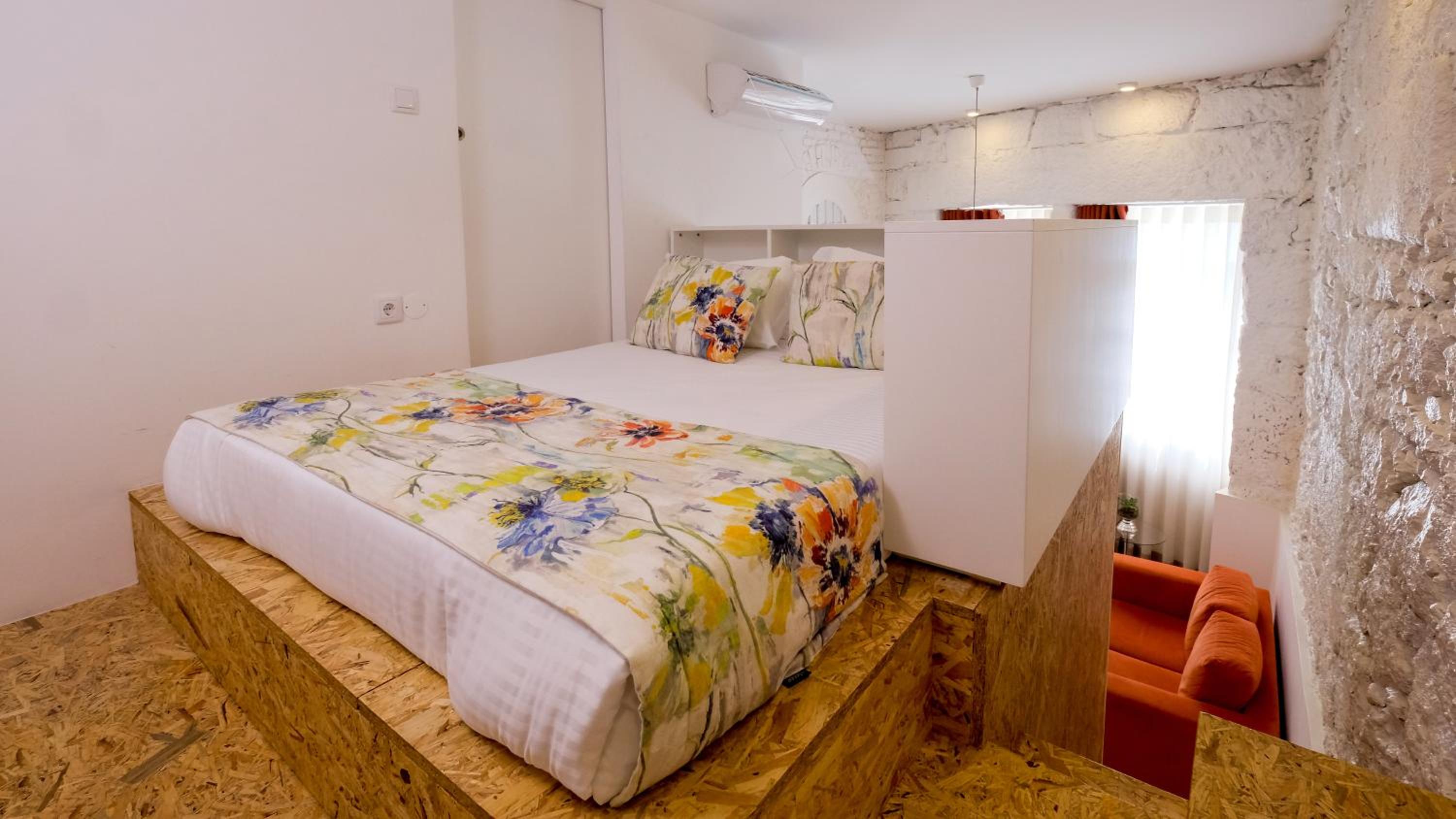 Deluxe B - Loft with Stairs