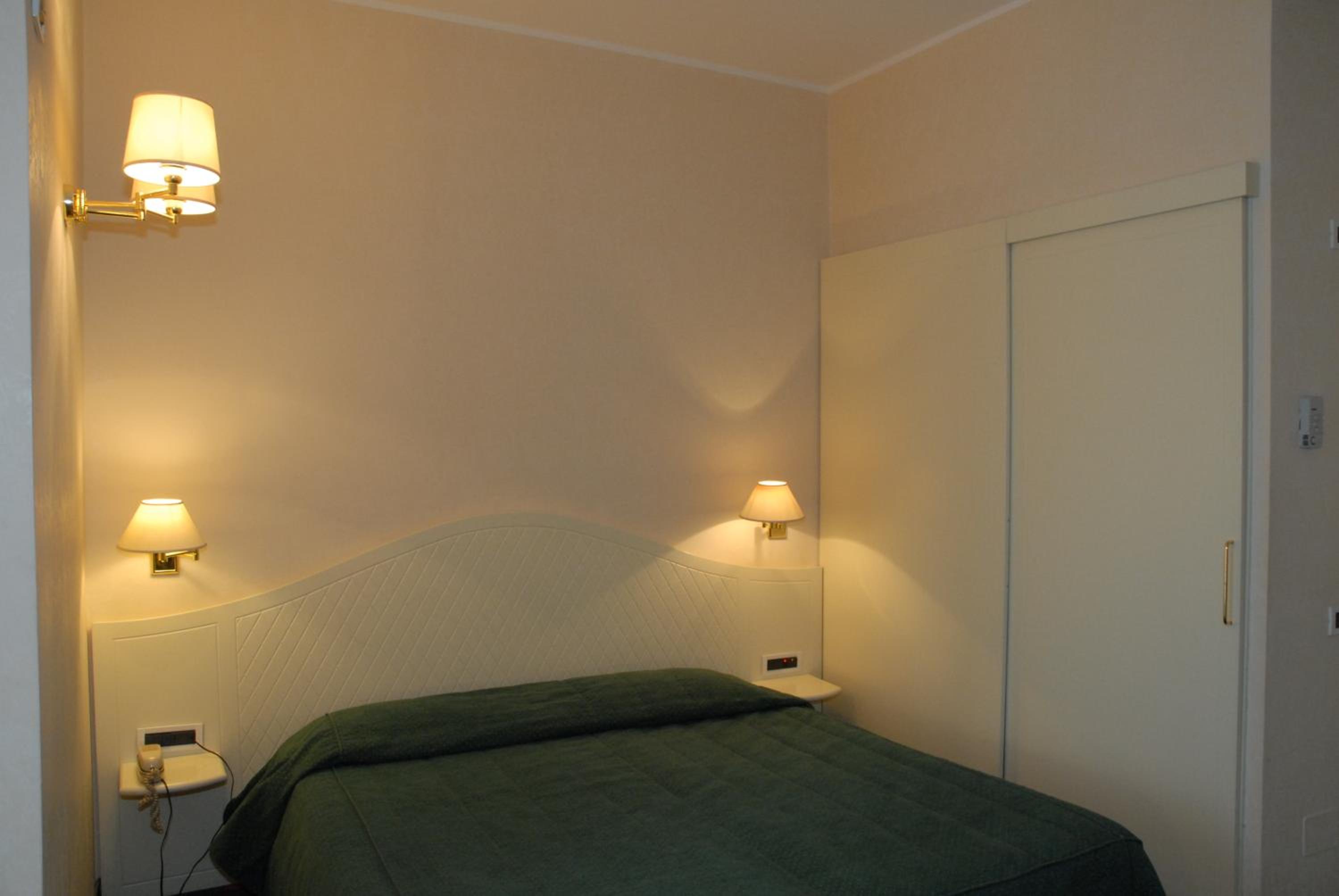Triple Room - Photo 5