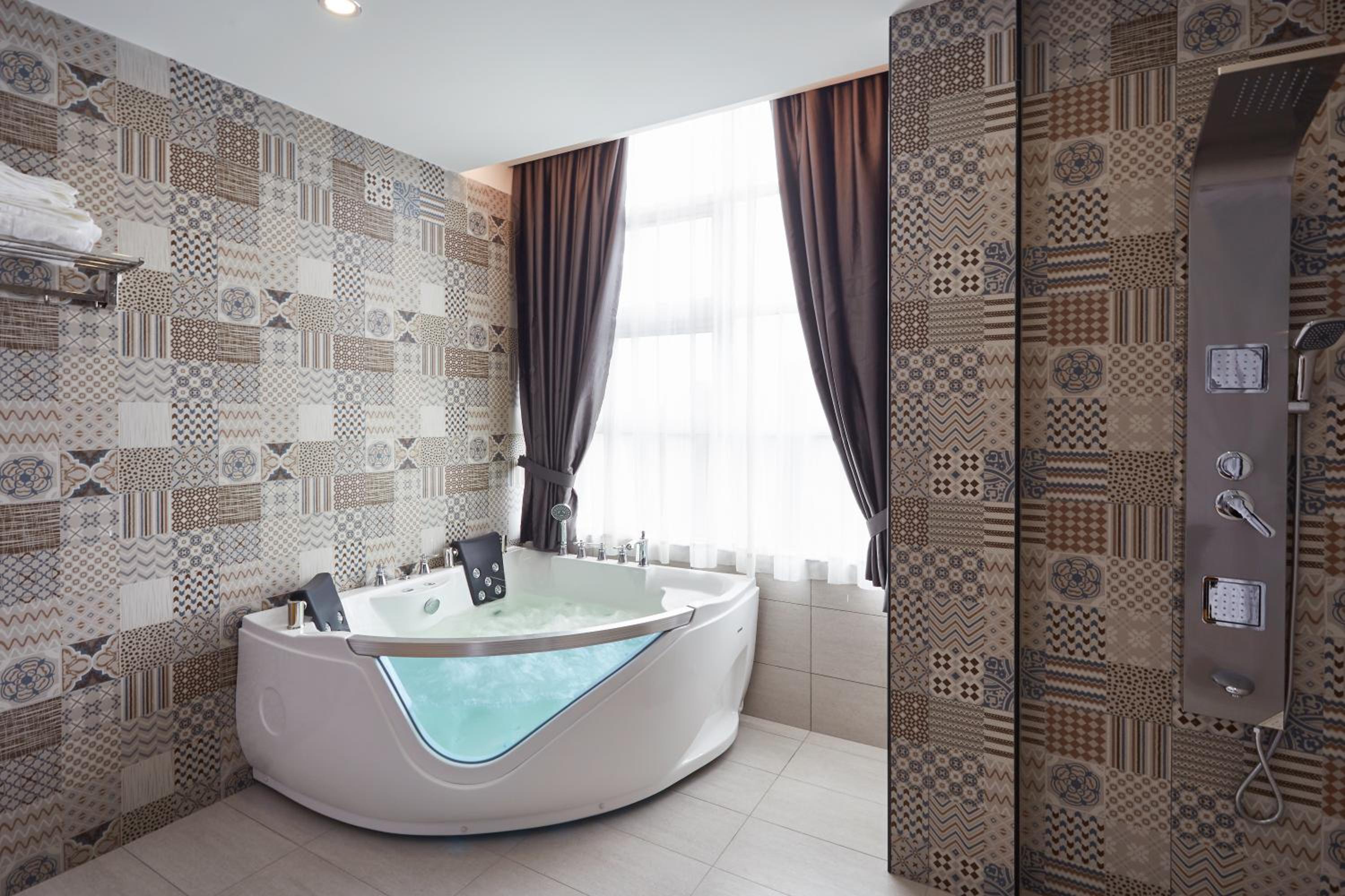 King Suite with Spa Bath photo 2