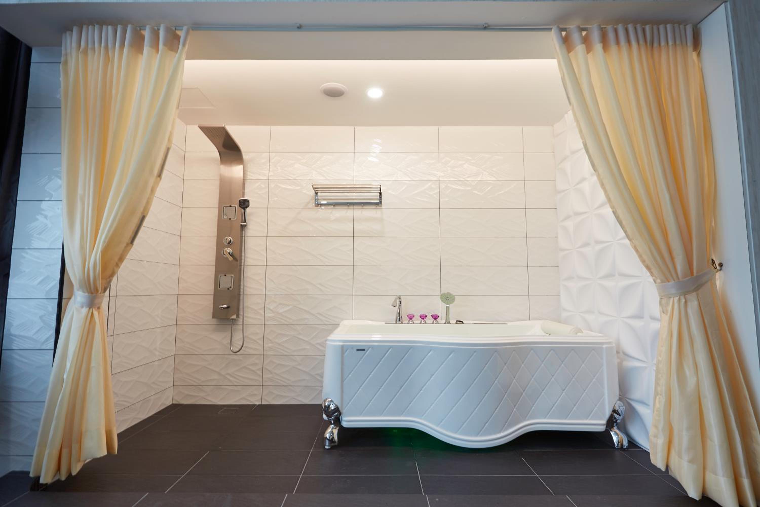 Queen Room with Spa Bath photo 1