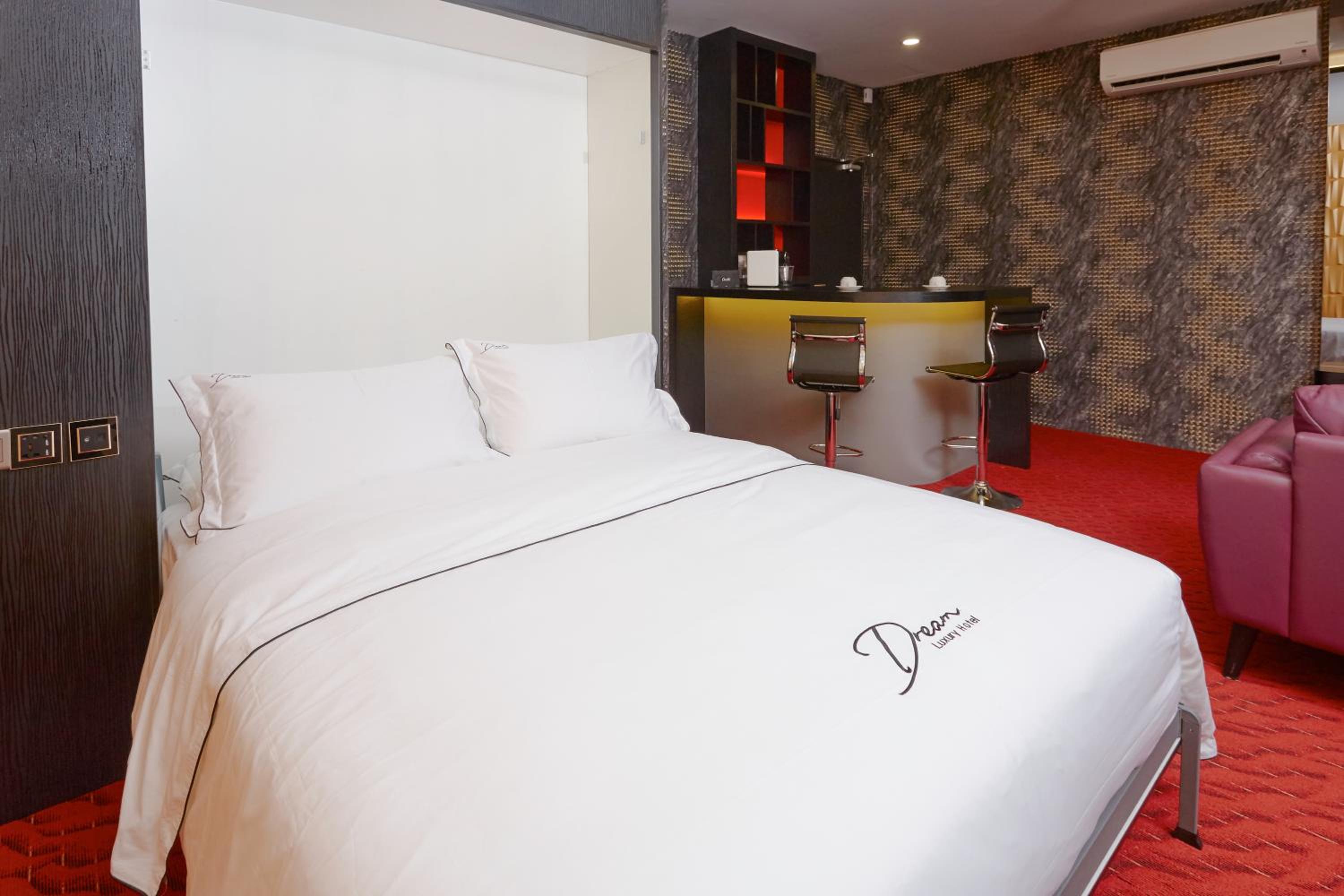 Deluxe Double Room with Shower photo 1