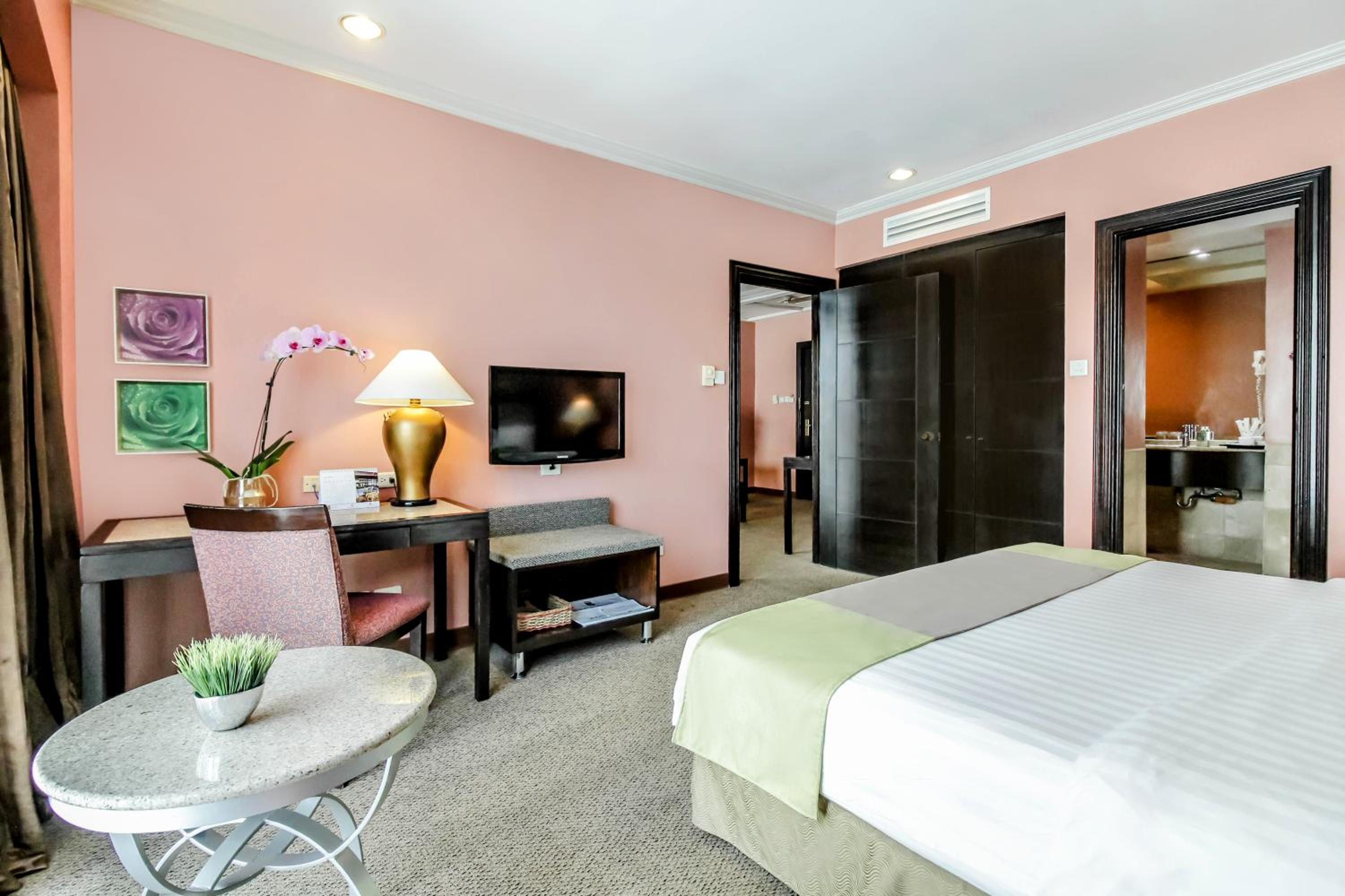One Bedroom Executive Suite - Photo 2