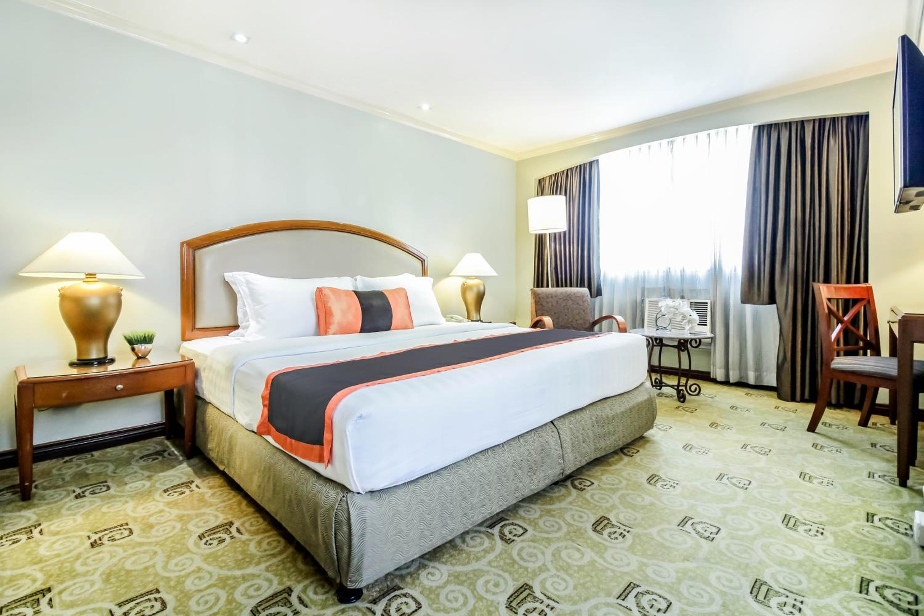 One Bedroom Suite - Photo 2