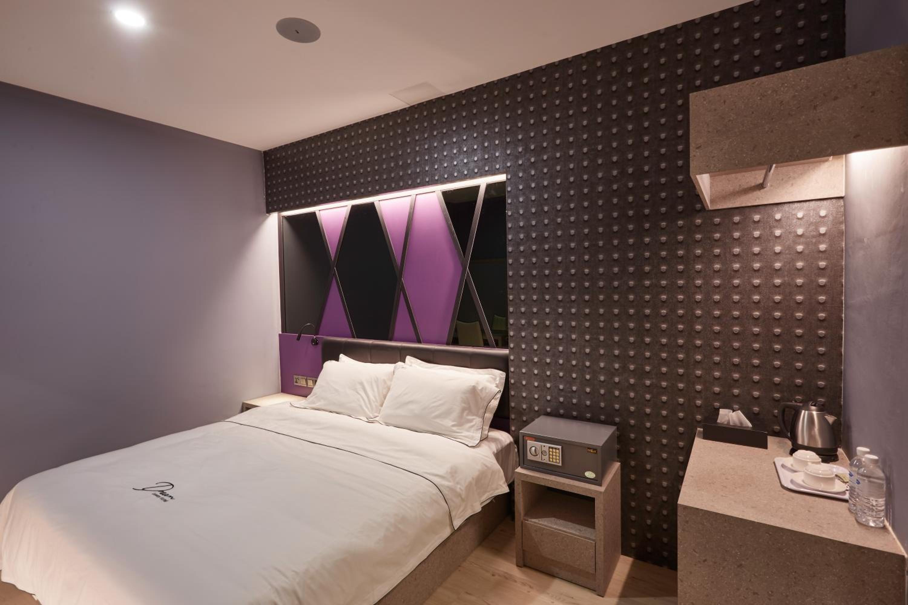 King Room with Spa Bath