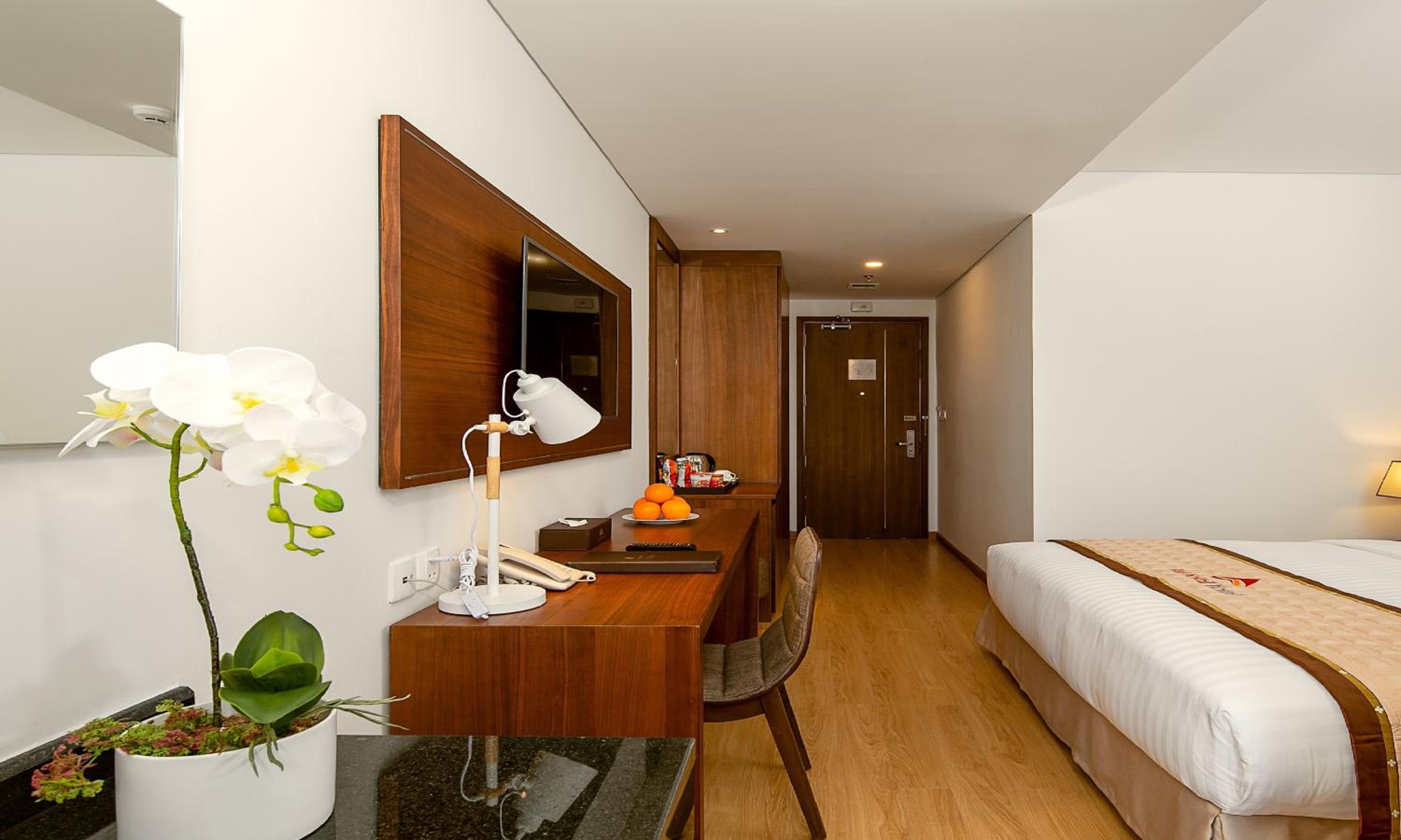 Superior Double Room with City View - Photo 5