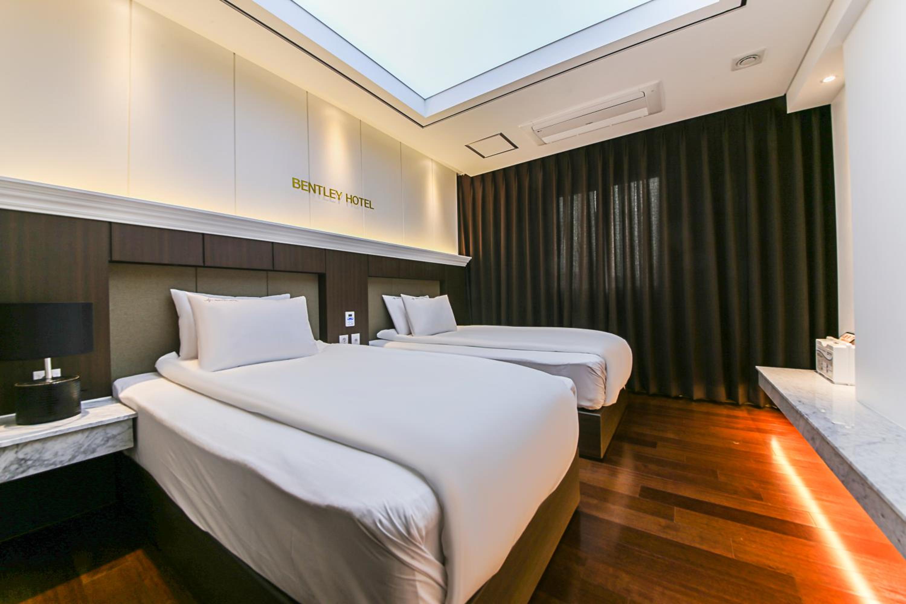 Standard Twin Room - Photo 3