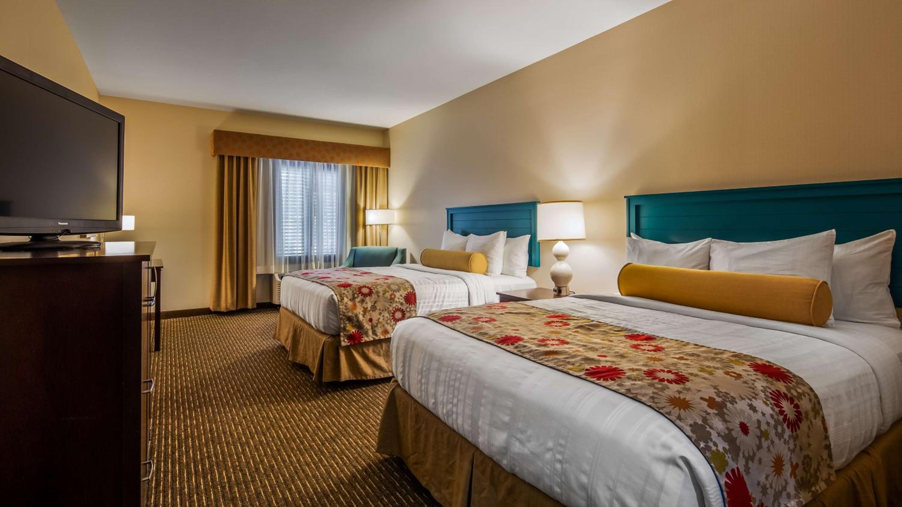 Queen Suite with Two Queen Beds - Disability Access photo 2