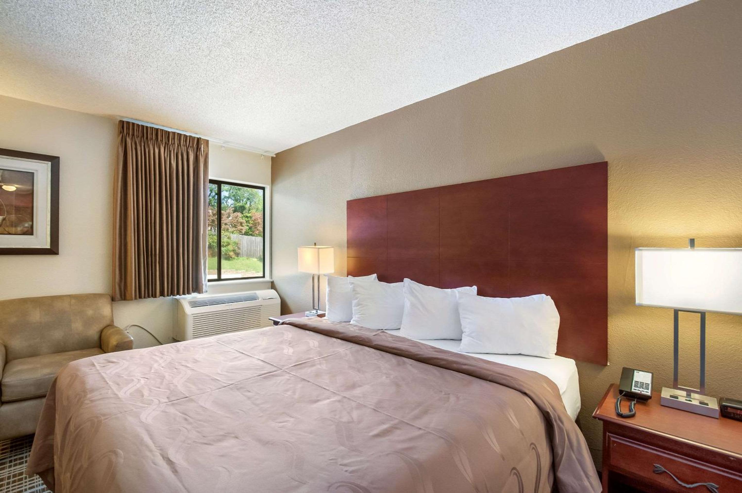 Standard King Room photo 1
