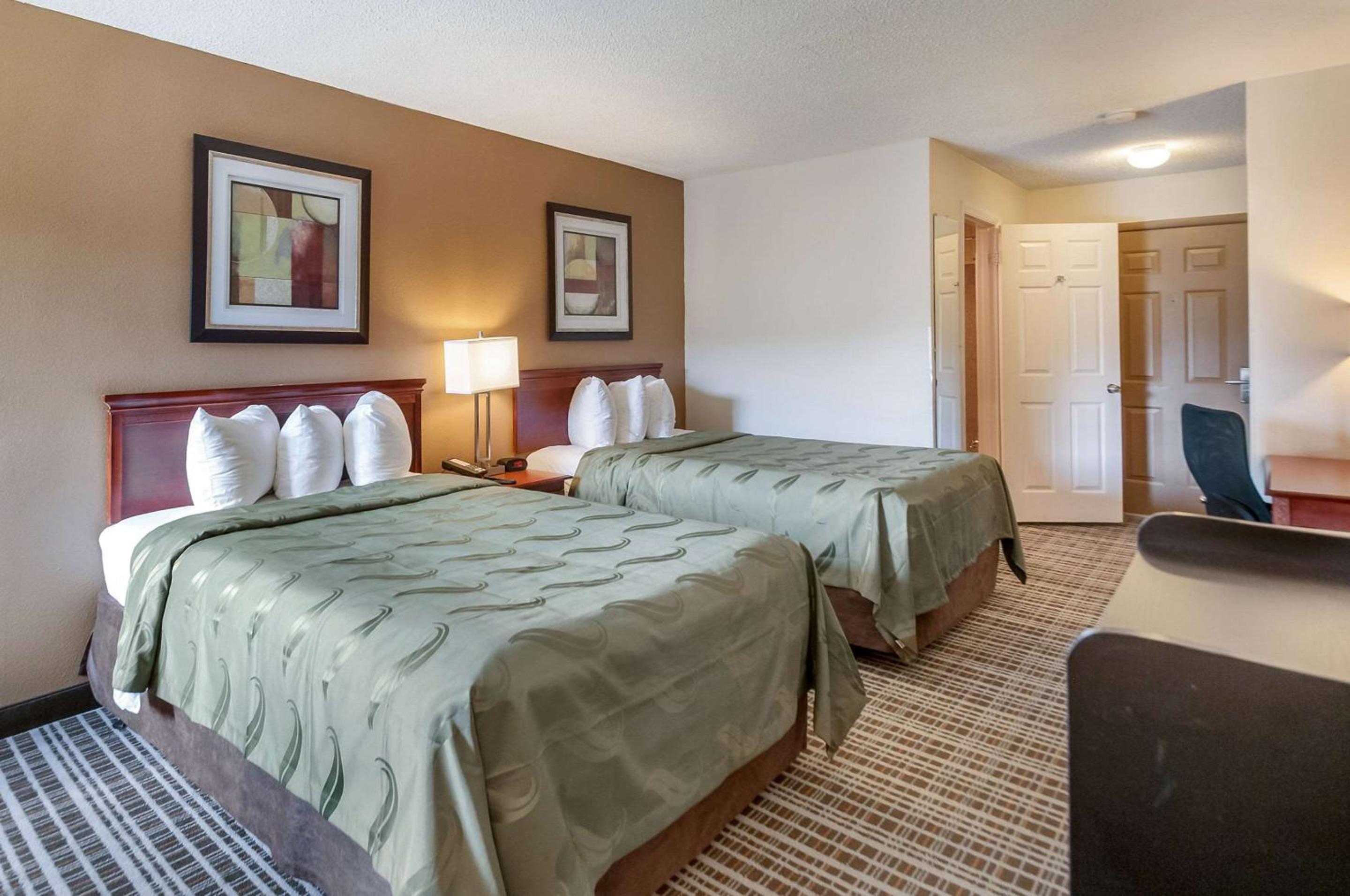 Standard Double Room with Two Double Beds photo 1