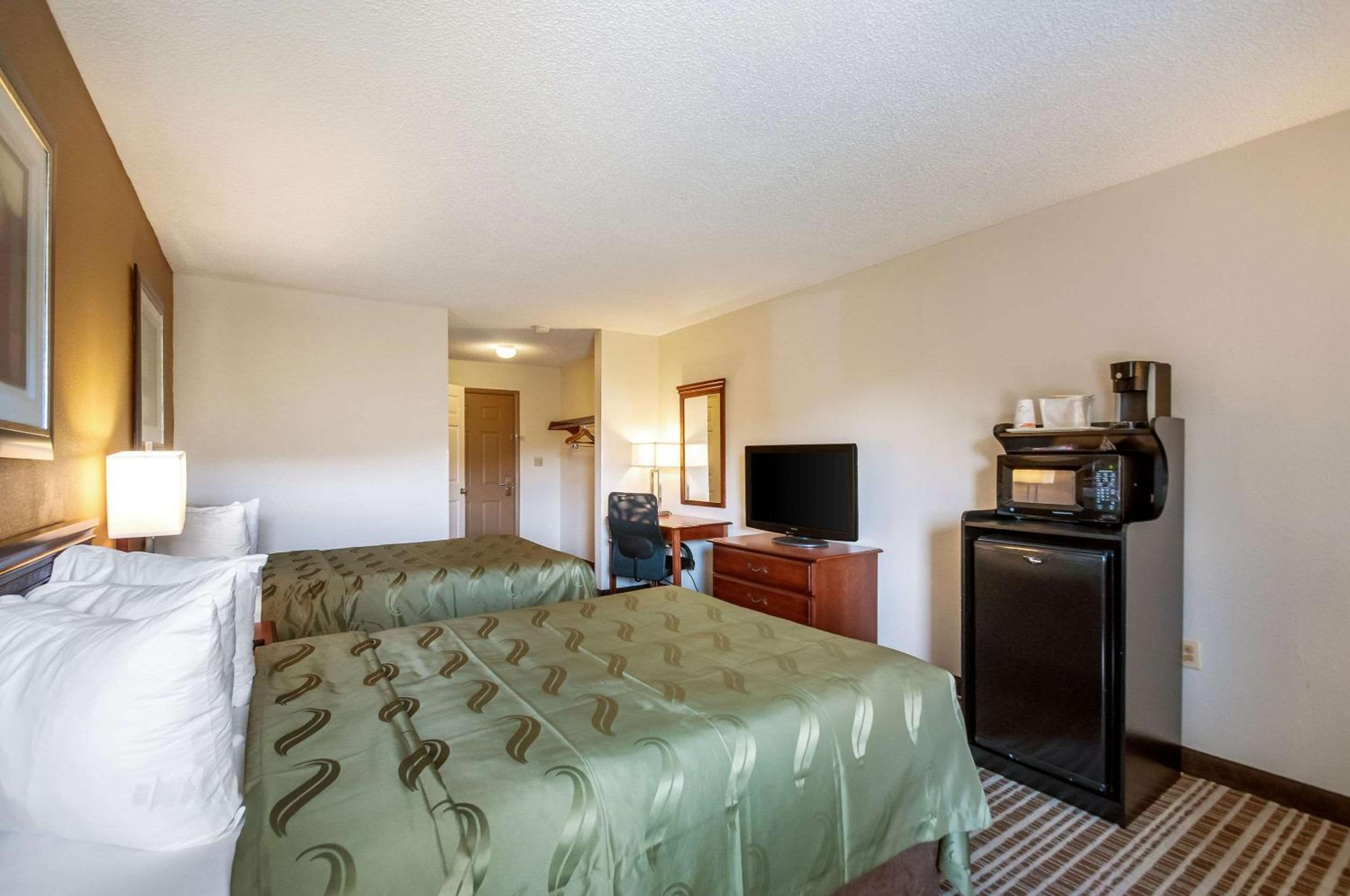 Standard Double Room with Two Double Beds photo 2