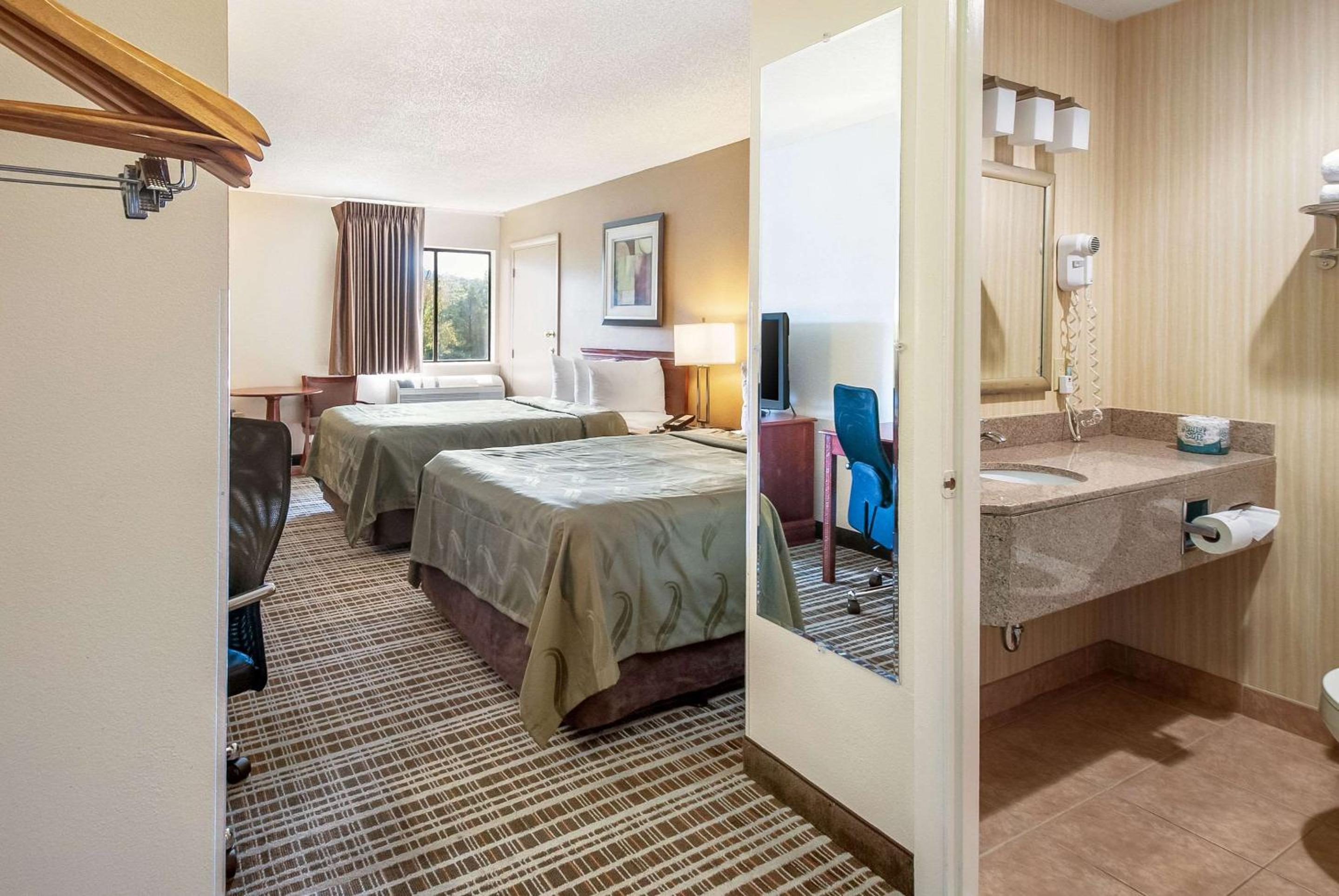 Standard Double Room with Two Double Beds photo 3