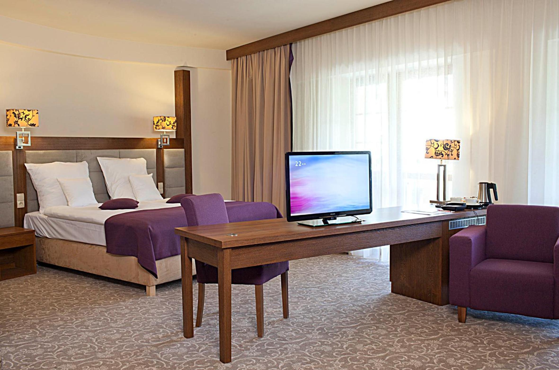 Privilege Room with 2 Connecting Zip Beds - Photo 6