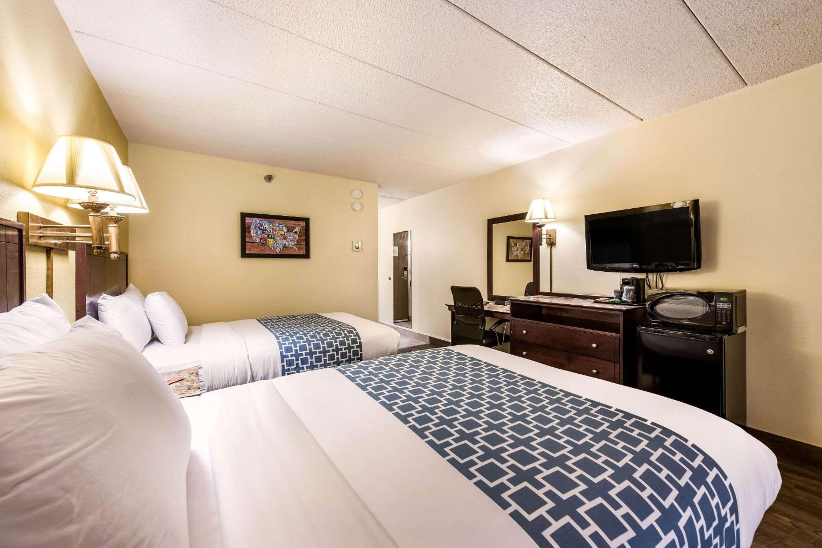 Standard Double Room with Two Double Beds - Photo 3