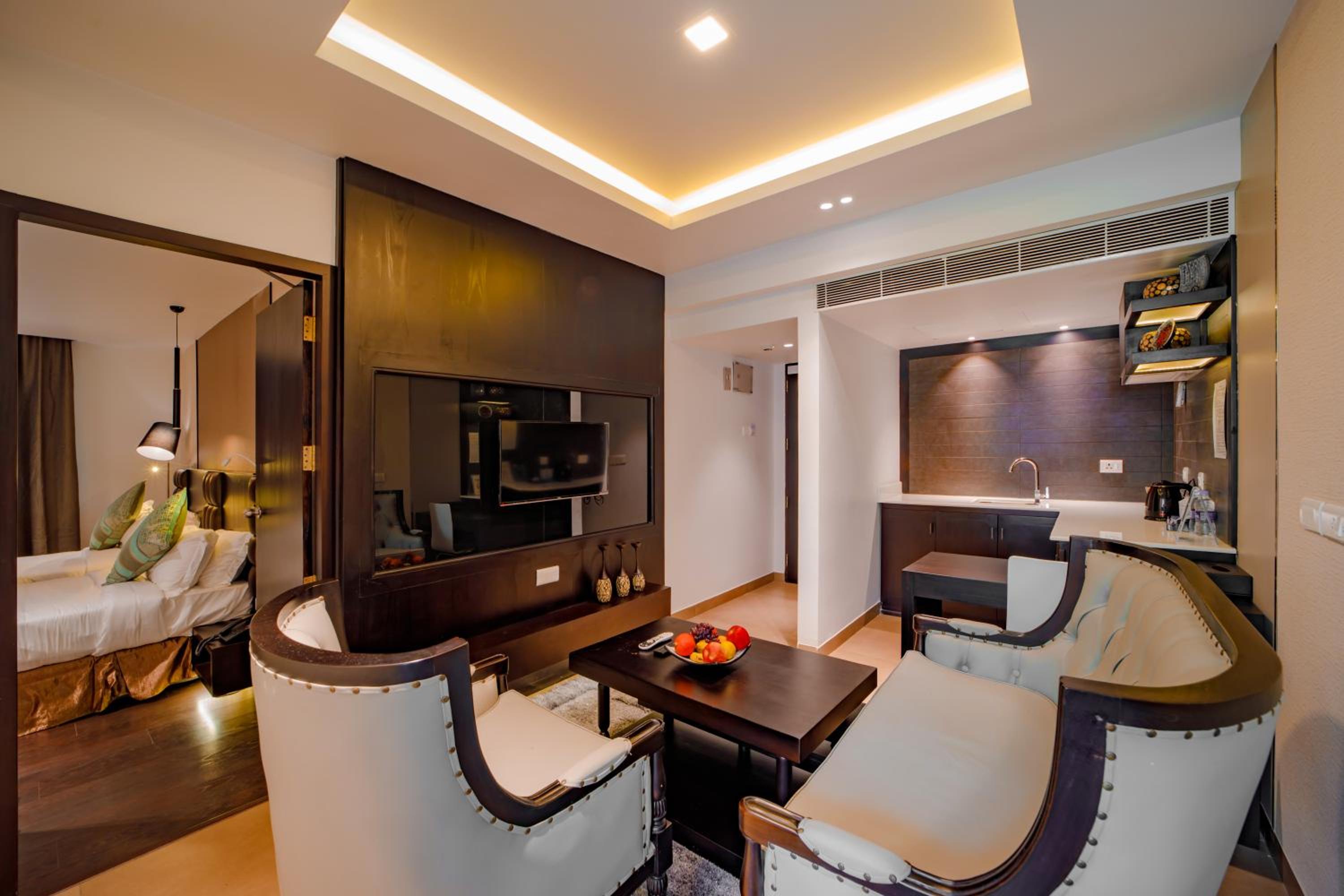 King Suite - Photo 2