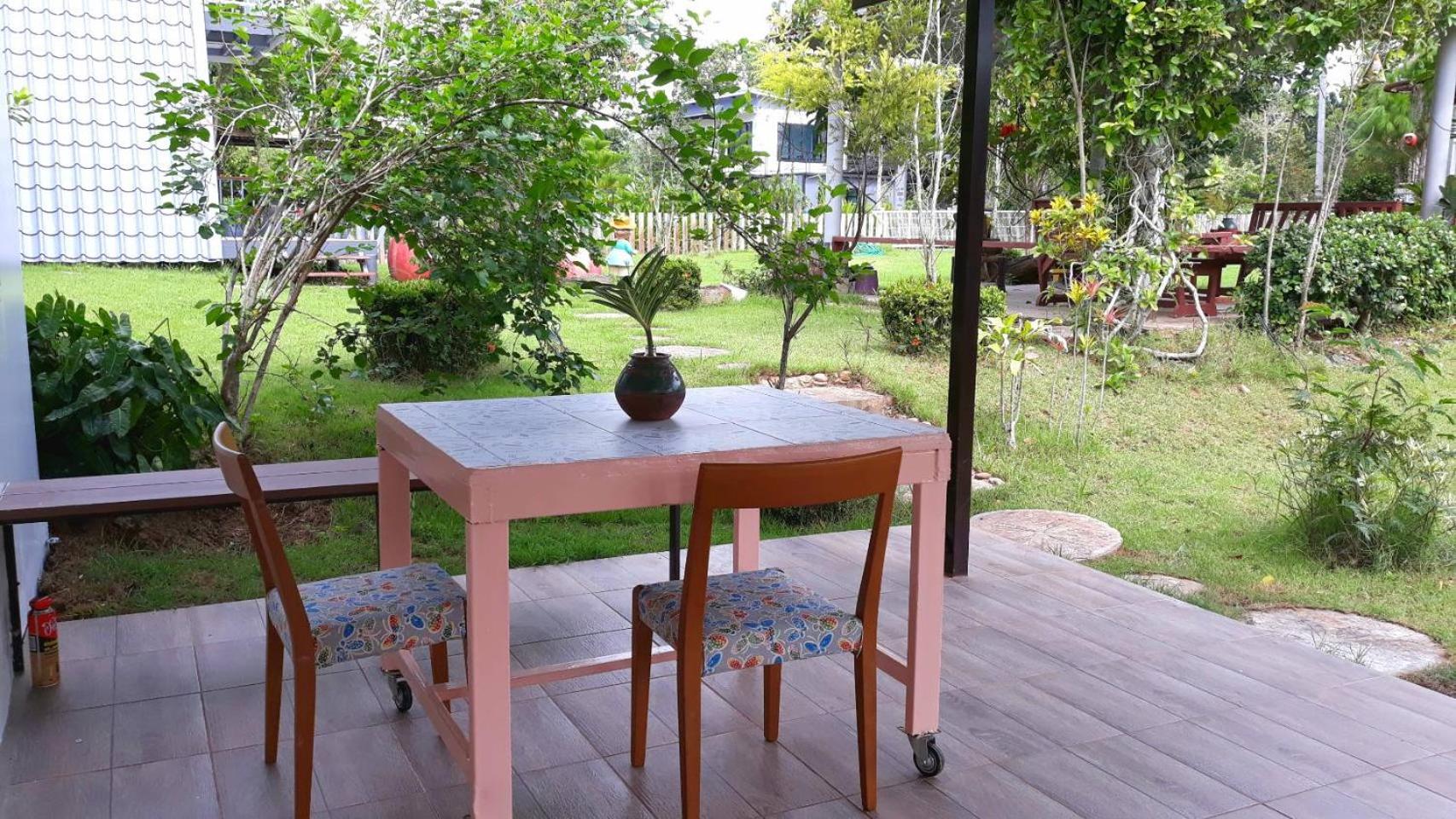 Two-Bedroom Cottage - Photo 2