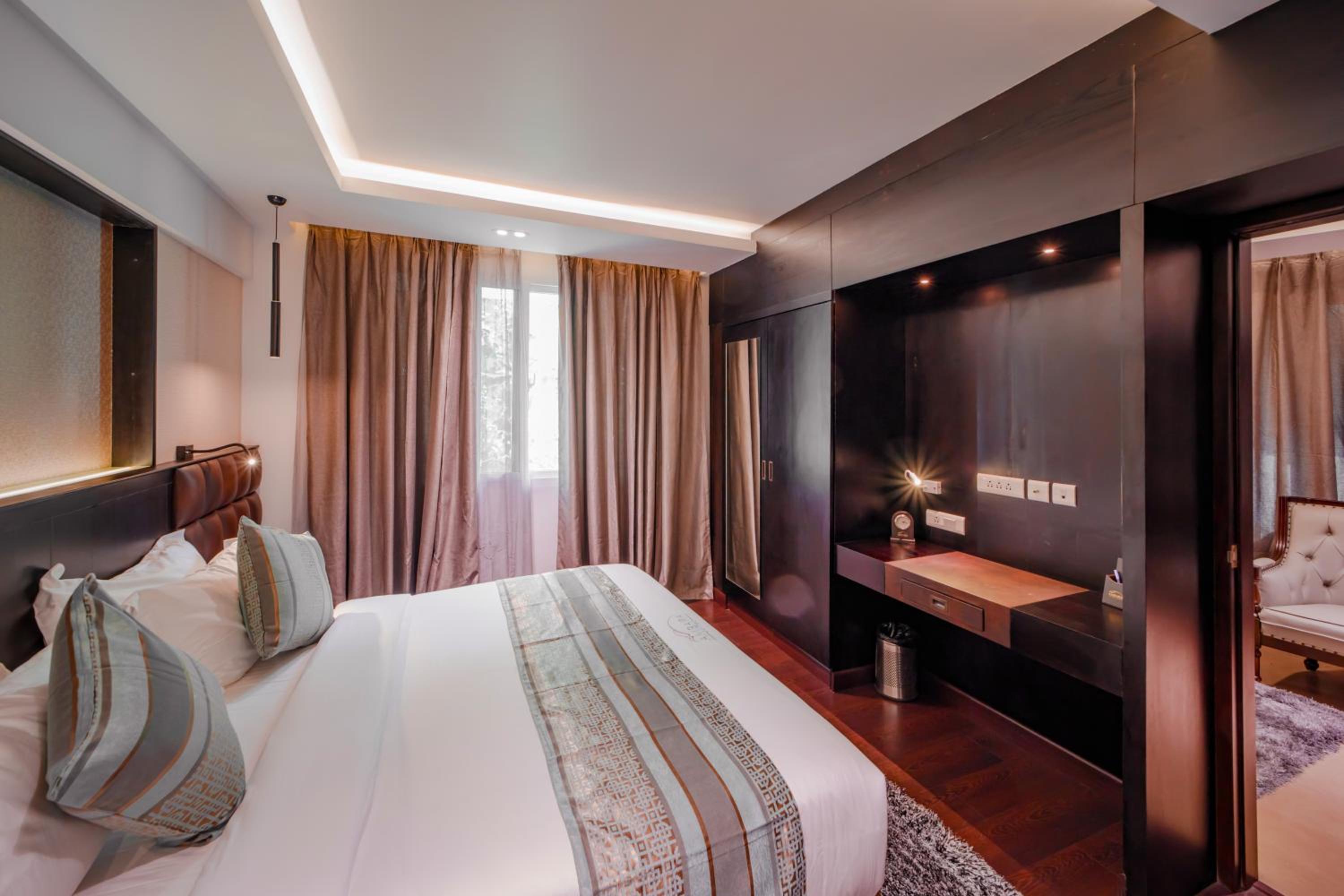 Deluxe Queen Suite - Photo 4