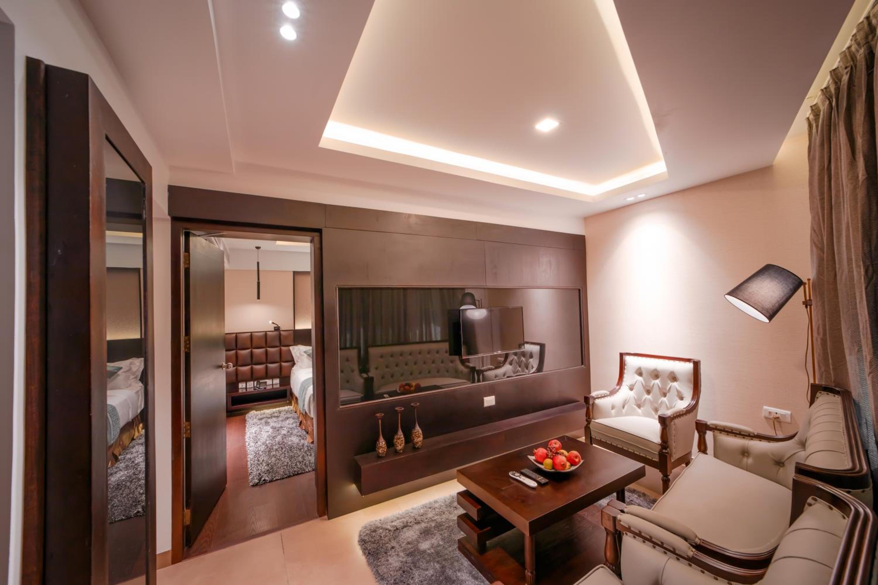 Deluxe Queen Suite - Photo 1