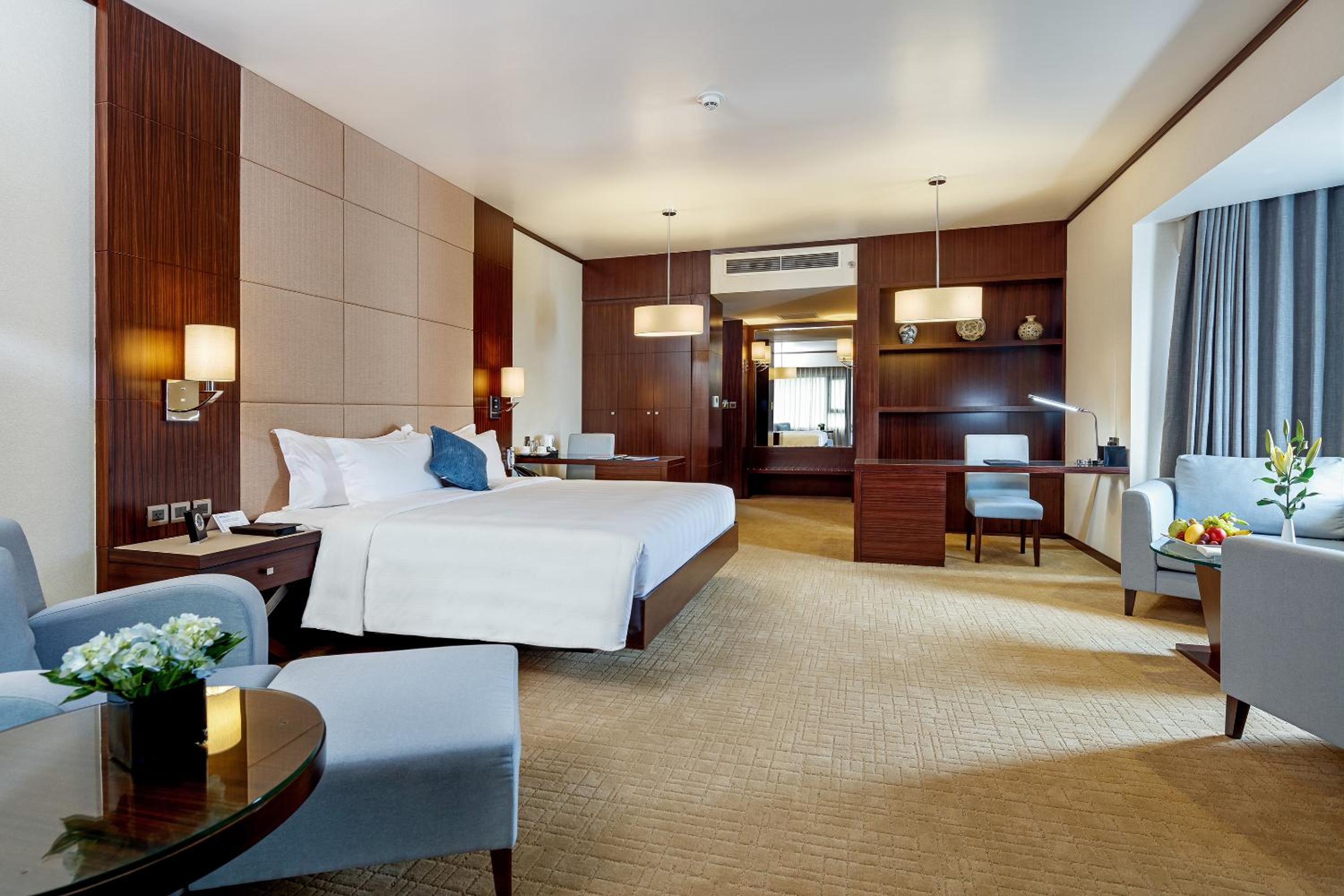 Junior King Suite - Non-Smoking