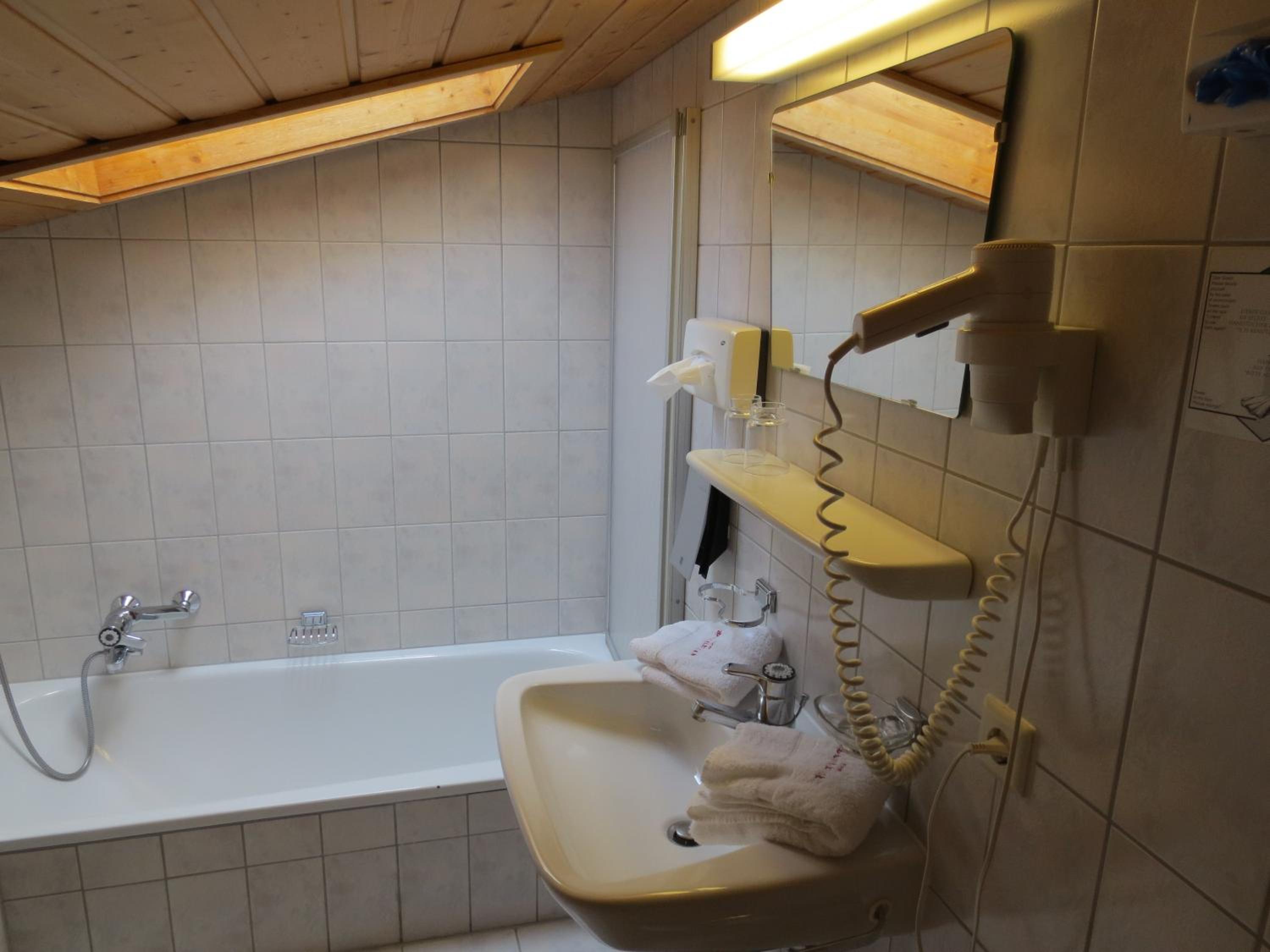 Economy Double or Twin Room - Photo 6