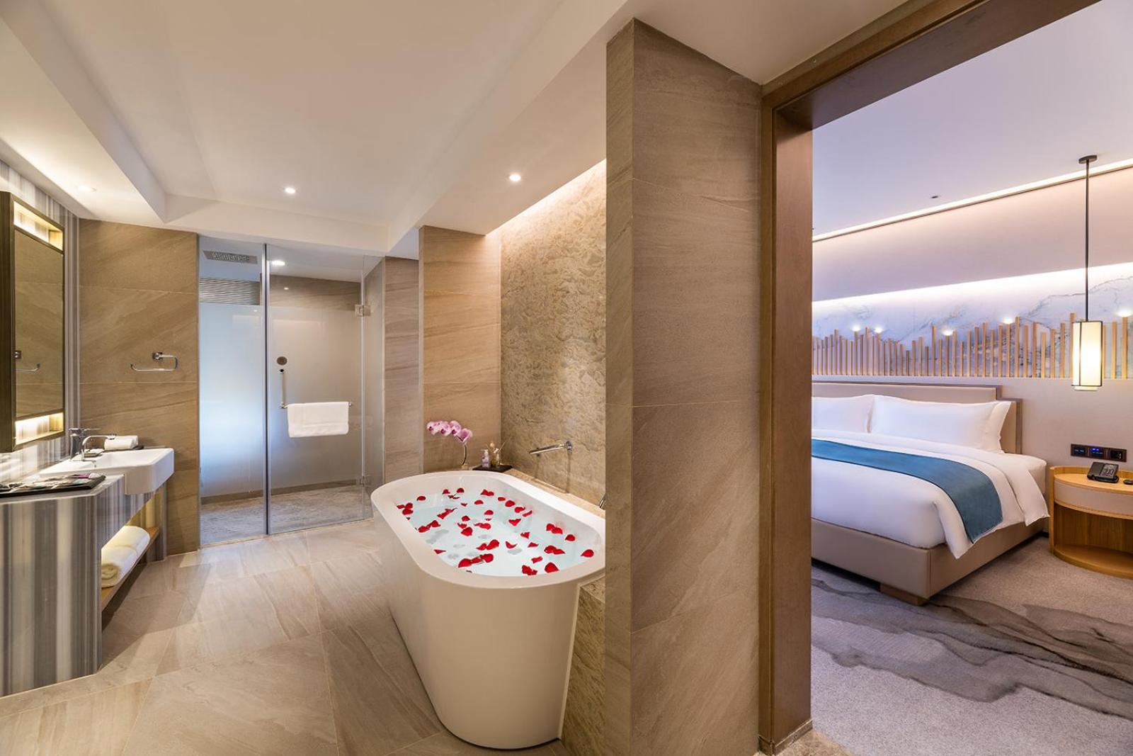 Deluxe King Room - Photo 4