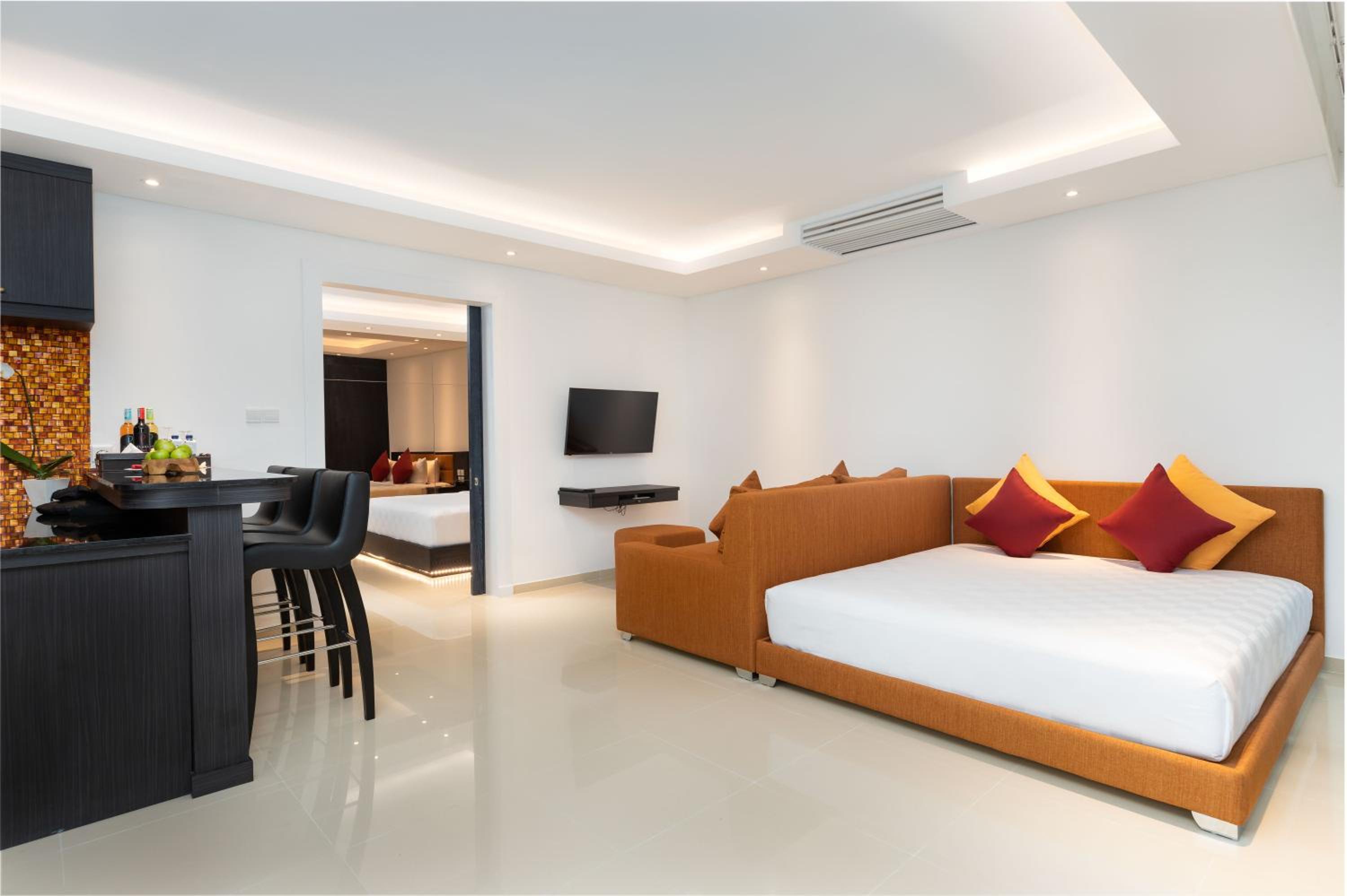 Four Bedroom Grand Deluxe Villa with Private Pool thumbnail 5