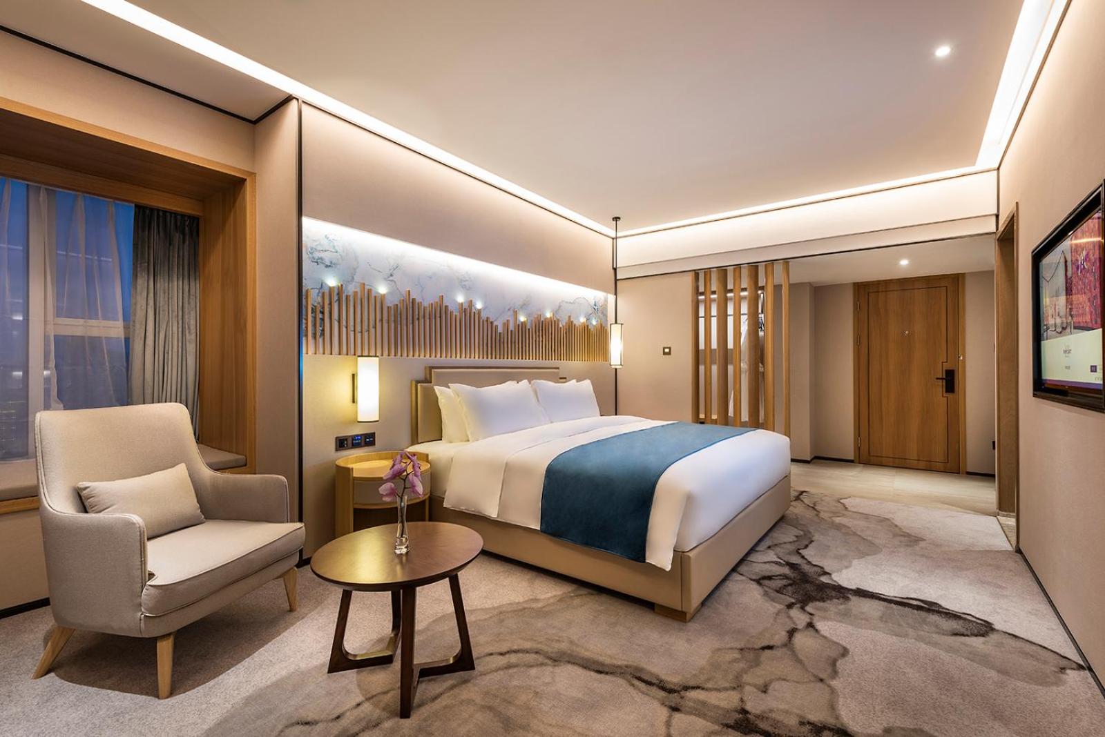 Deluxe King Room - Photo 1