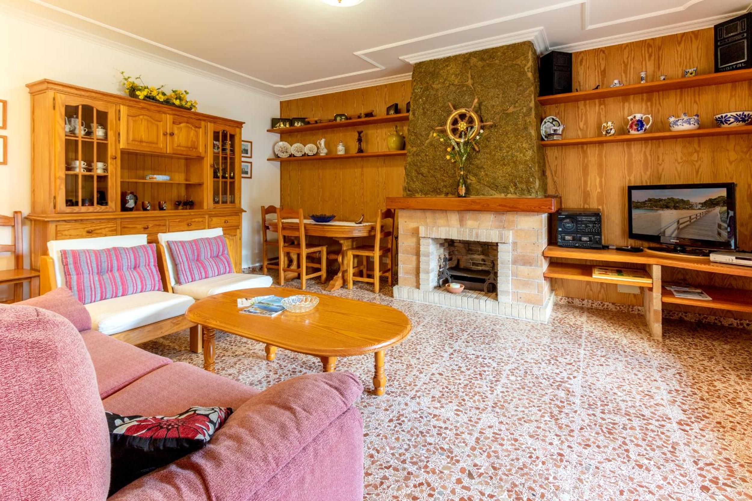 Four-Bedroom House photo 2