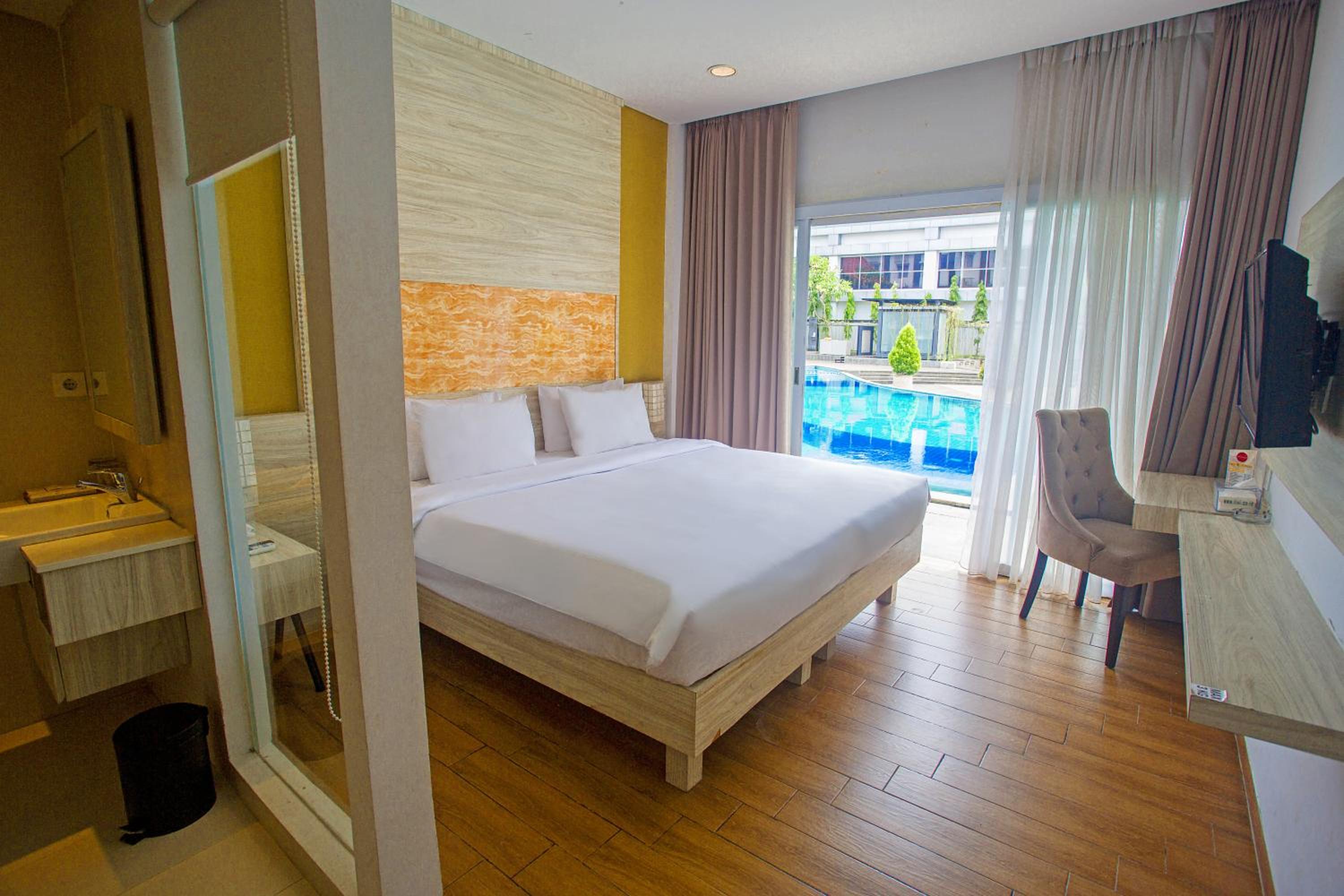 Deluxe Double Room with Pool Access photo 1