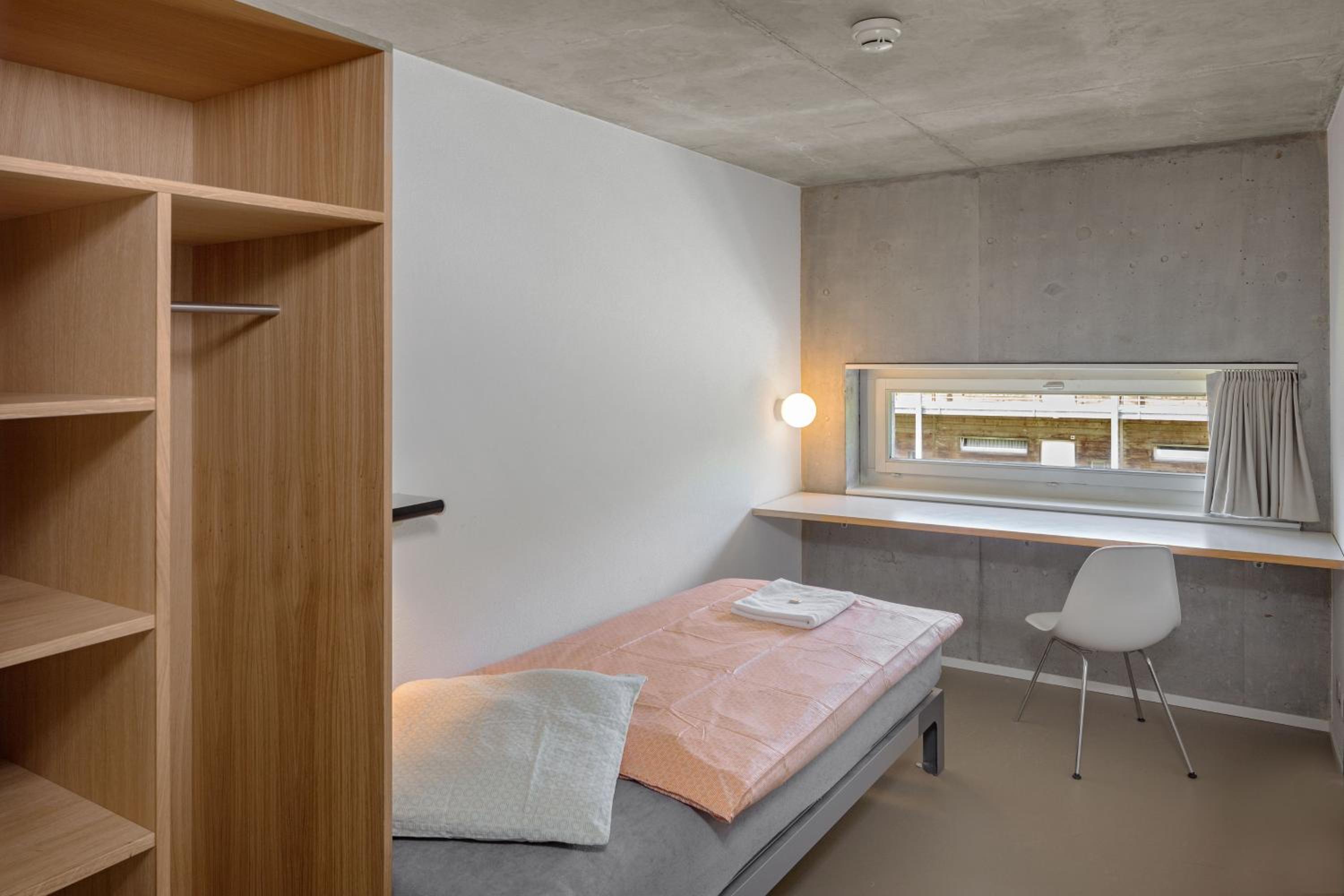 Single Room with Shared Bathroom photo 2