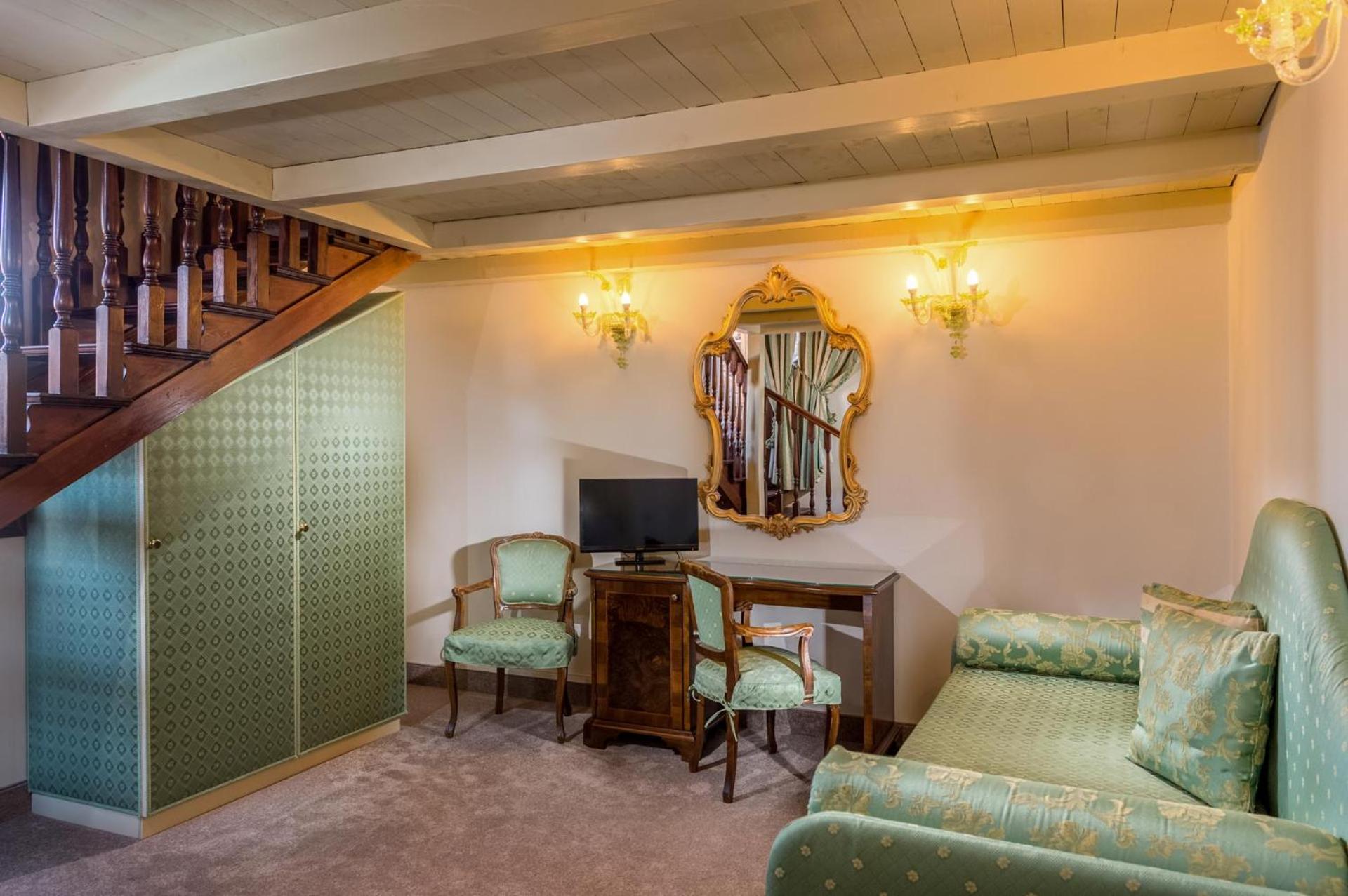 Junior Suite with Terrace thumbnail 5