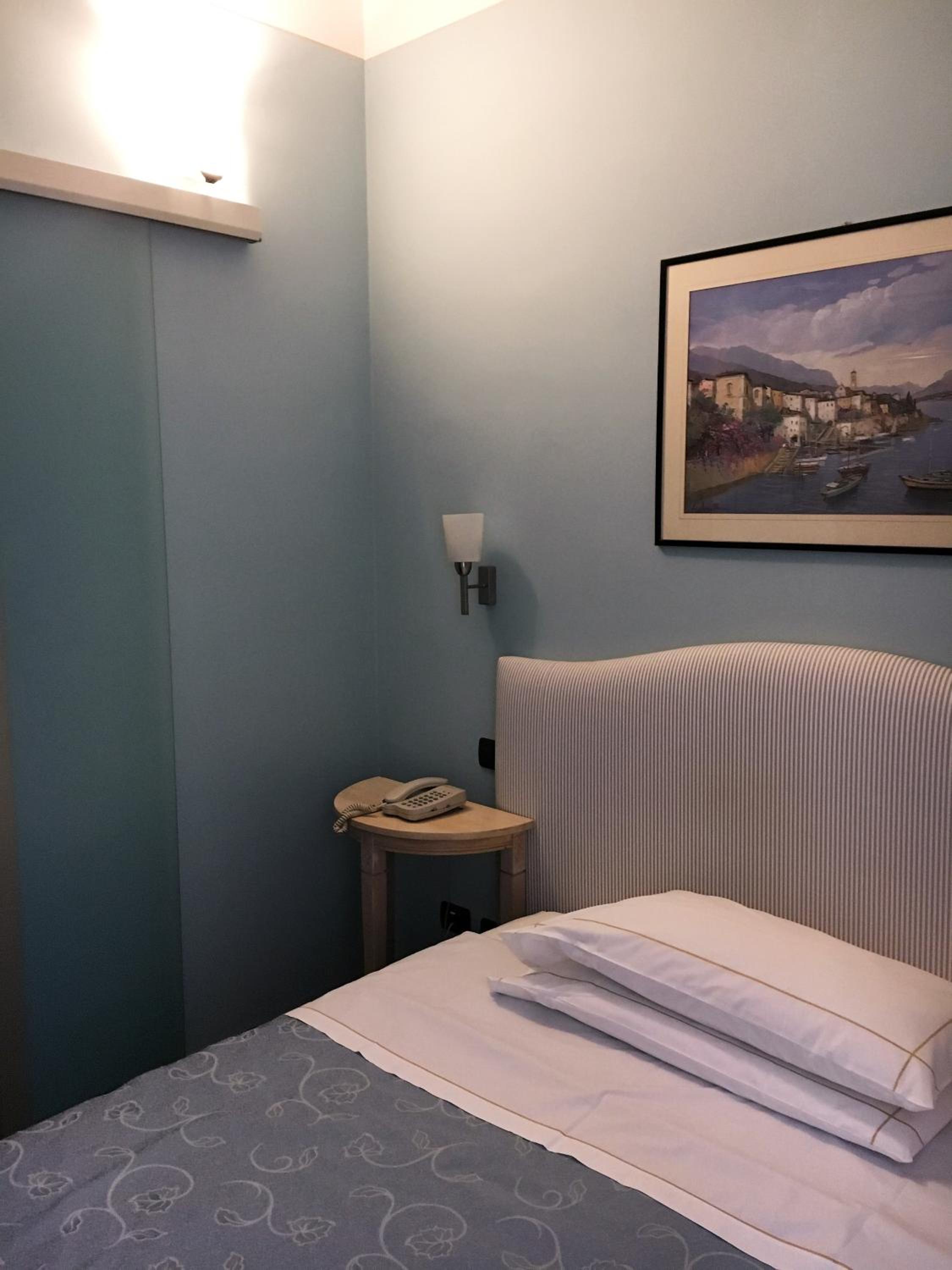 Single Room thumbnail 6