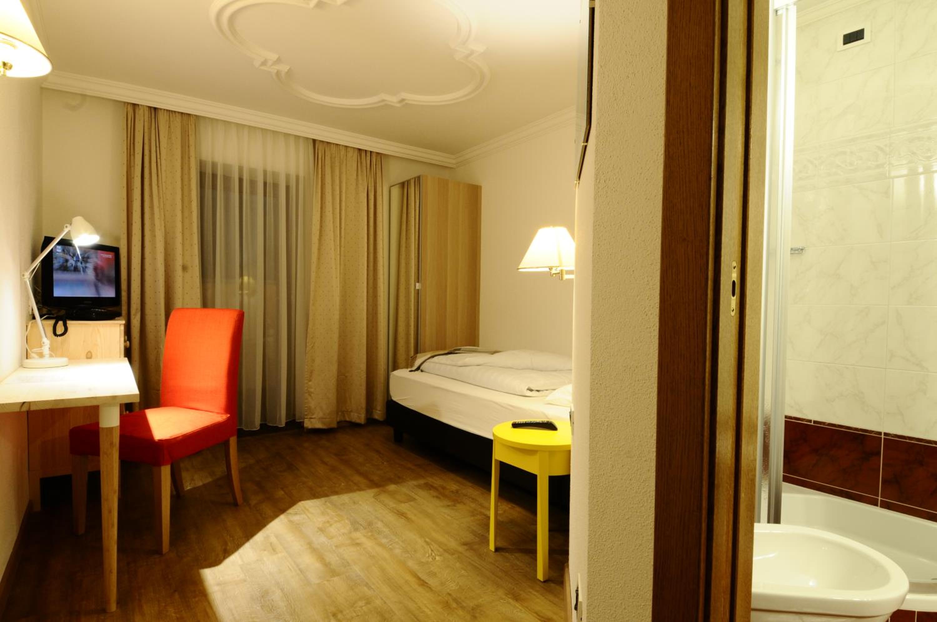 Single Room photo 3