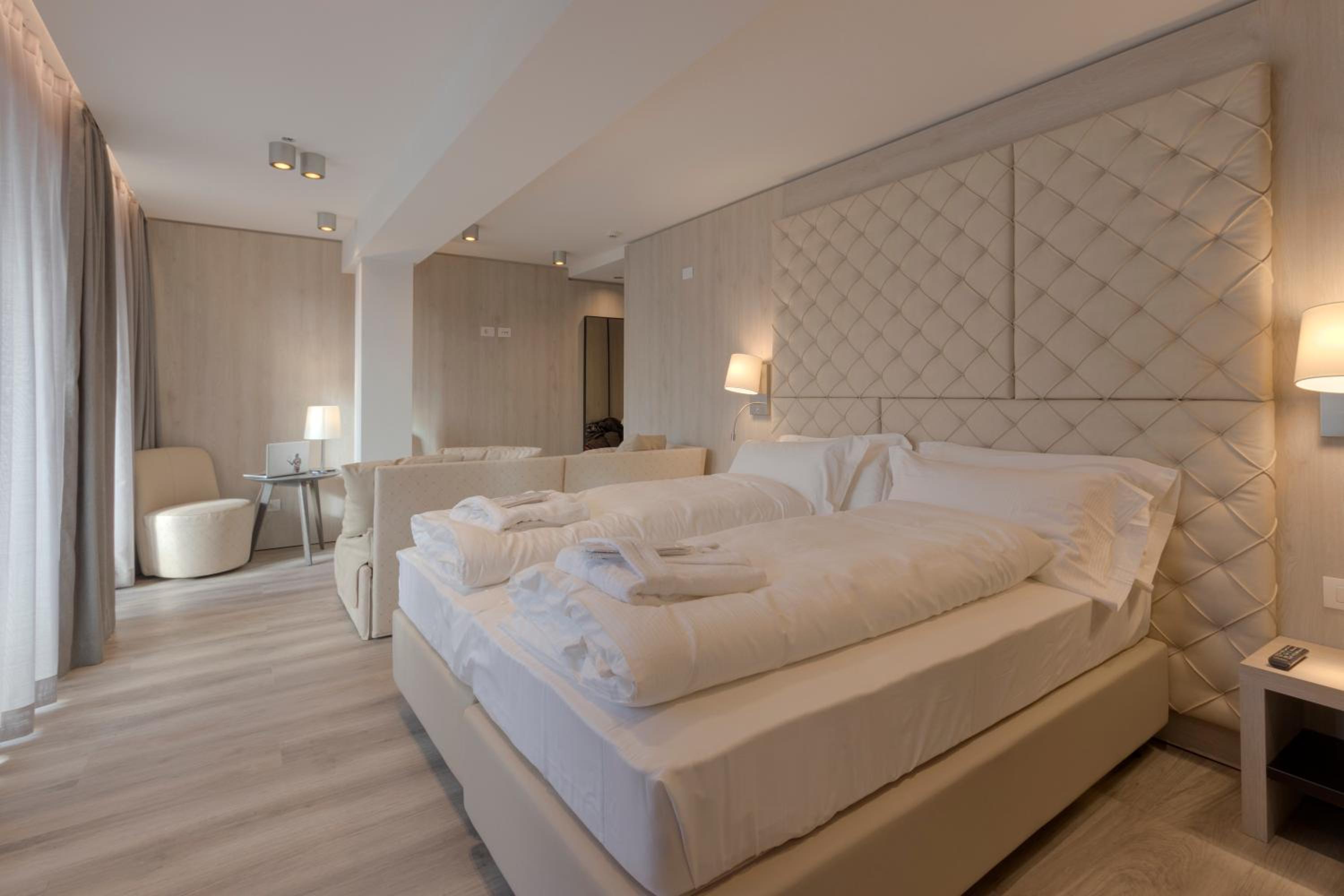 Deluxe Double Room - Photo 2
