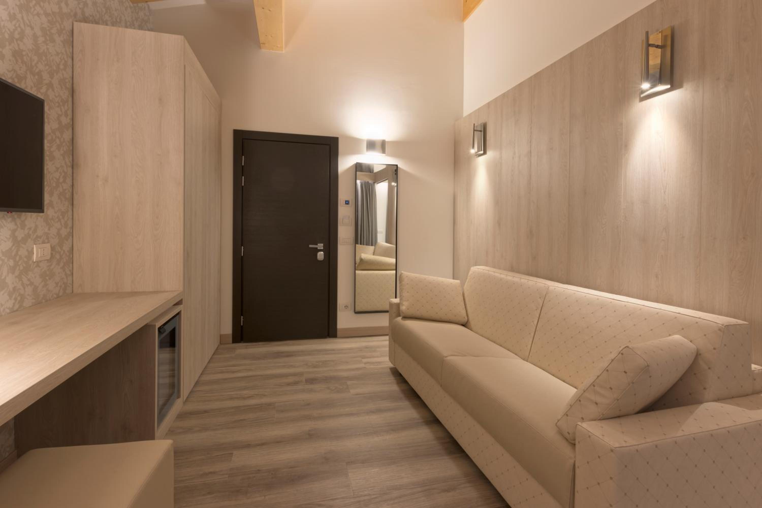 Suite - Photo 3