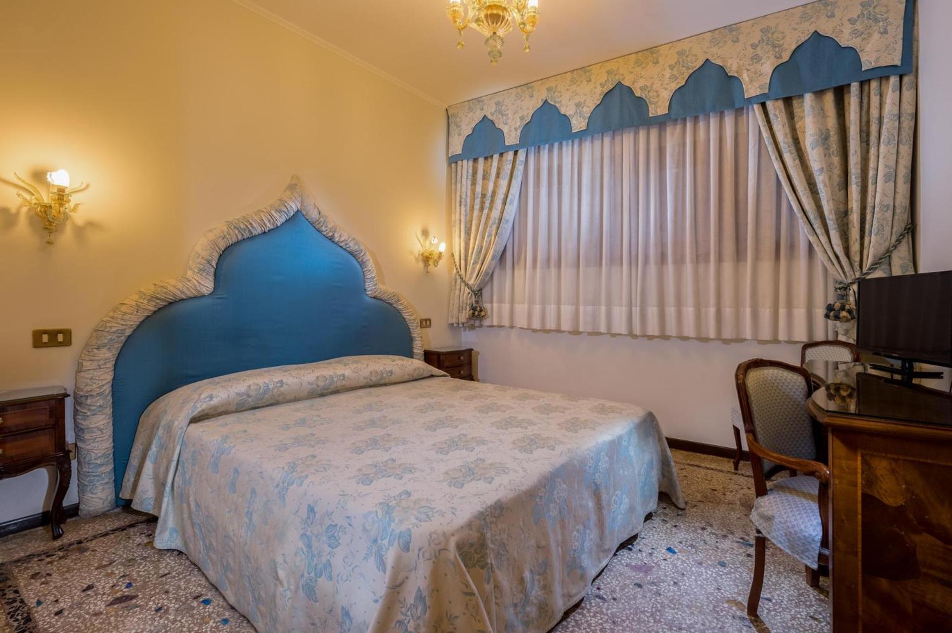 Double or Twin Room with Swimming Pool Access
