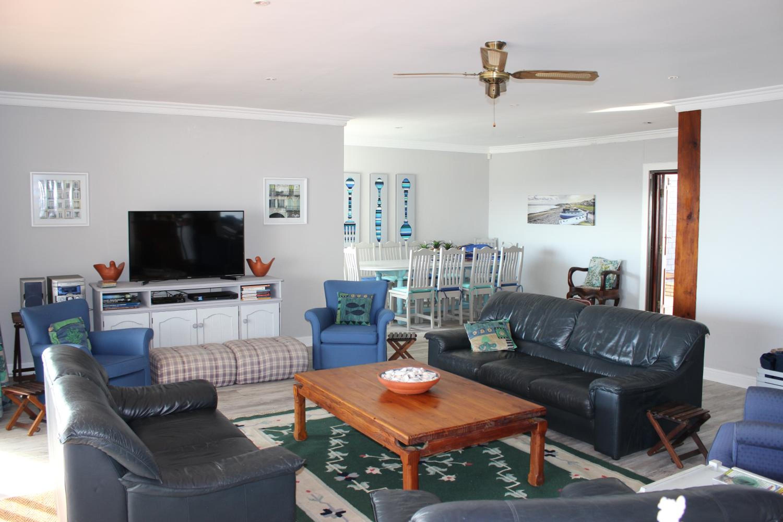 Five-Bedroom Holiday Home - Photo 11