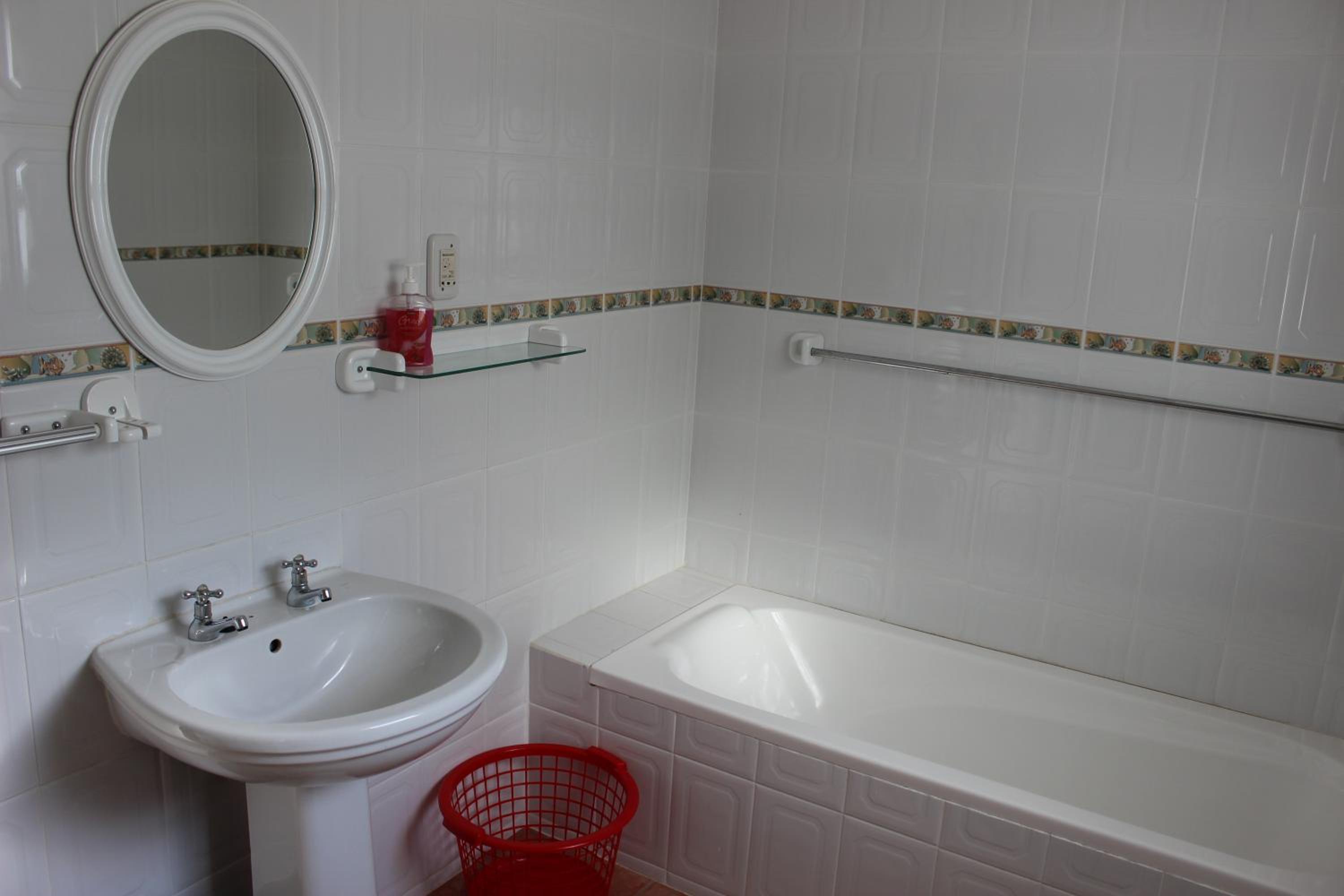 Five-Bedroom Holiday Home - Photo 10
