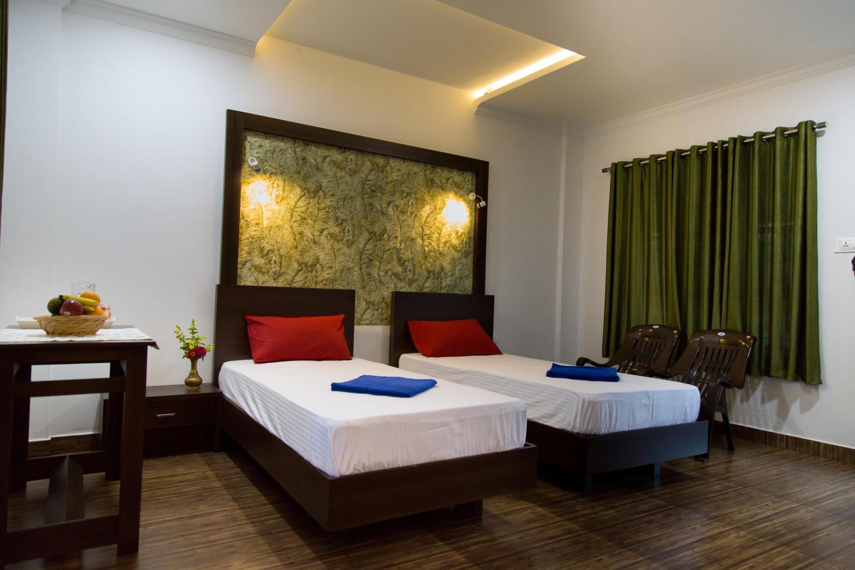 Deluxe Double Room with Balcony photo 3