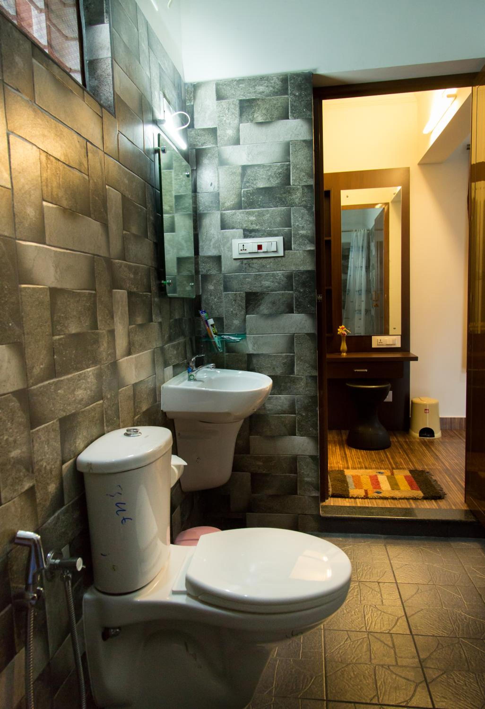Deluxe Double Room with Balcony photo 2