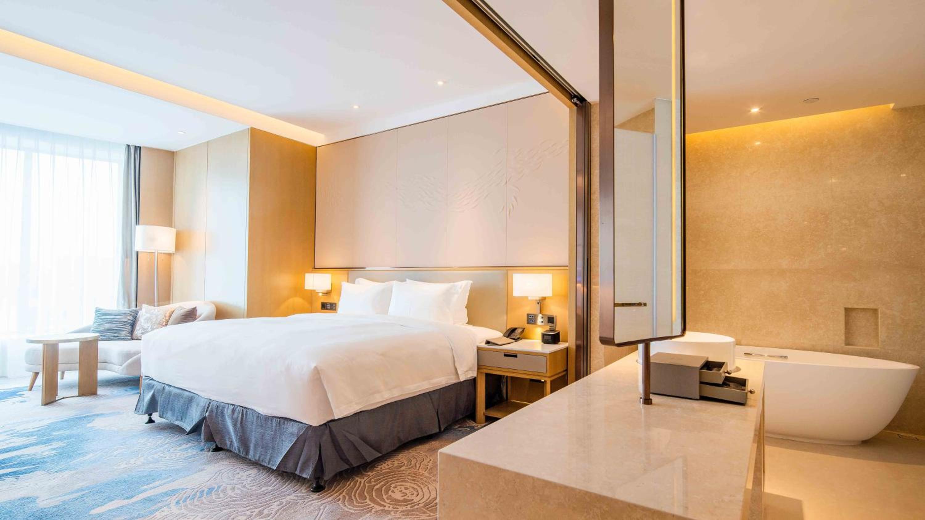 Premium Sea View King Room - Photo 5